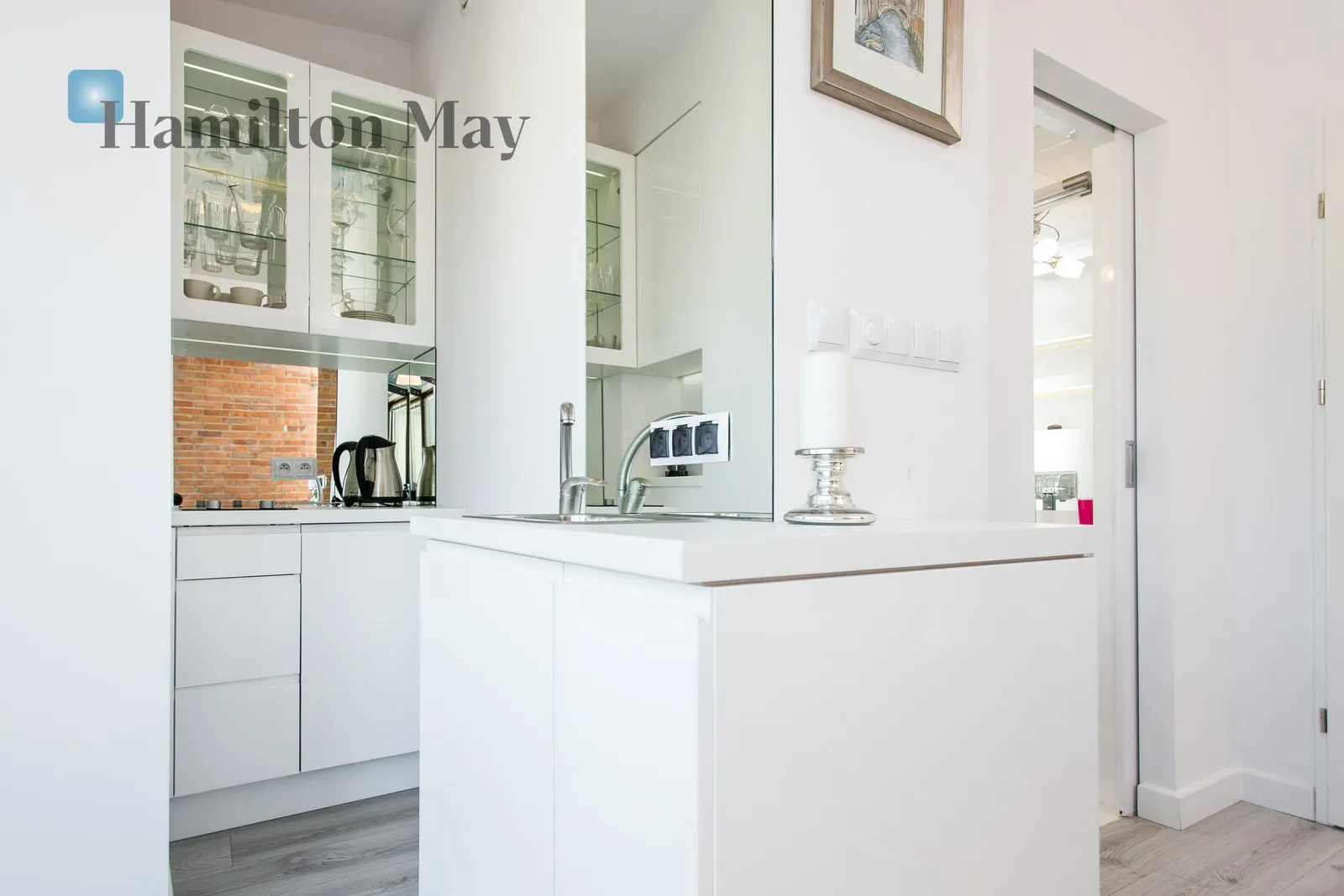 City: Kraków Street: Mikołaja Kopernika Region: Stare Miasto Level: 4 Price: 3200 PLN Bedrooms: 0 - slider
