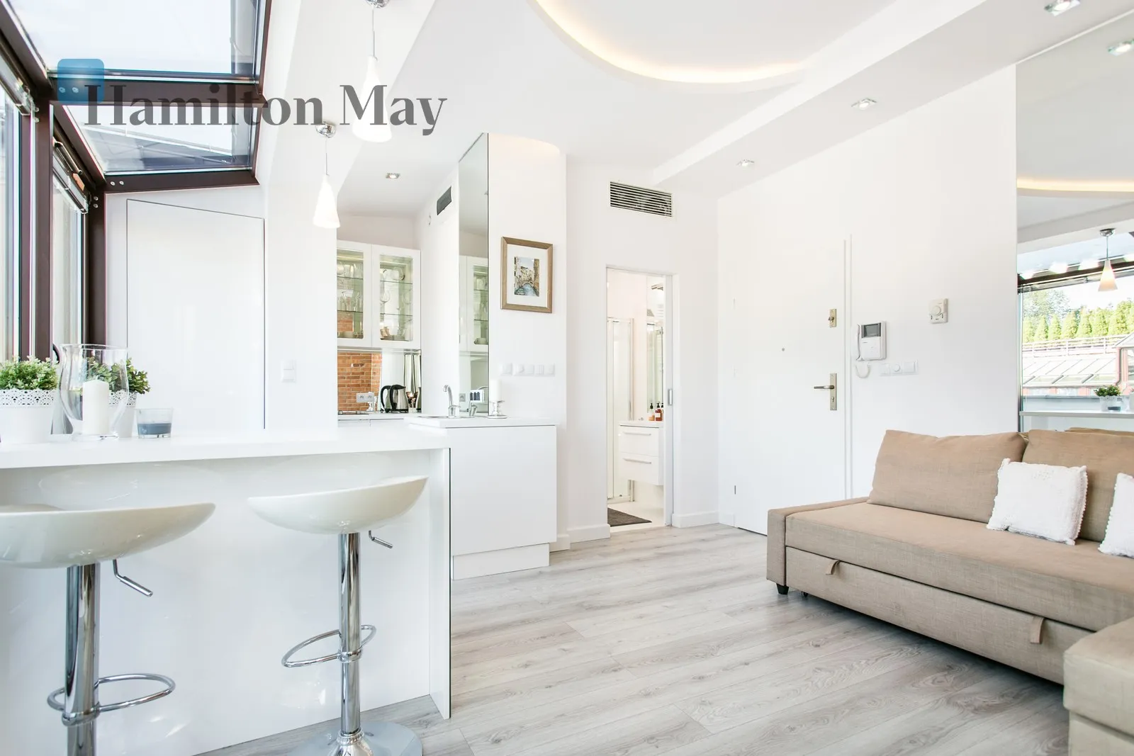 Street: Mikołaja Kopernika Region: Stare Miasto Level: 4 Price: 3200 PLN Bedrooms: 0 Bathrooms: 1 Size: 25m2 Price/m2: 128 PLN - slider