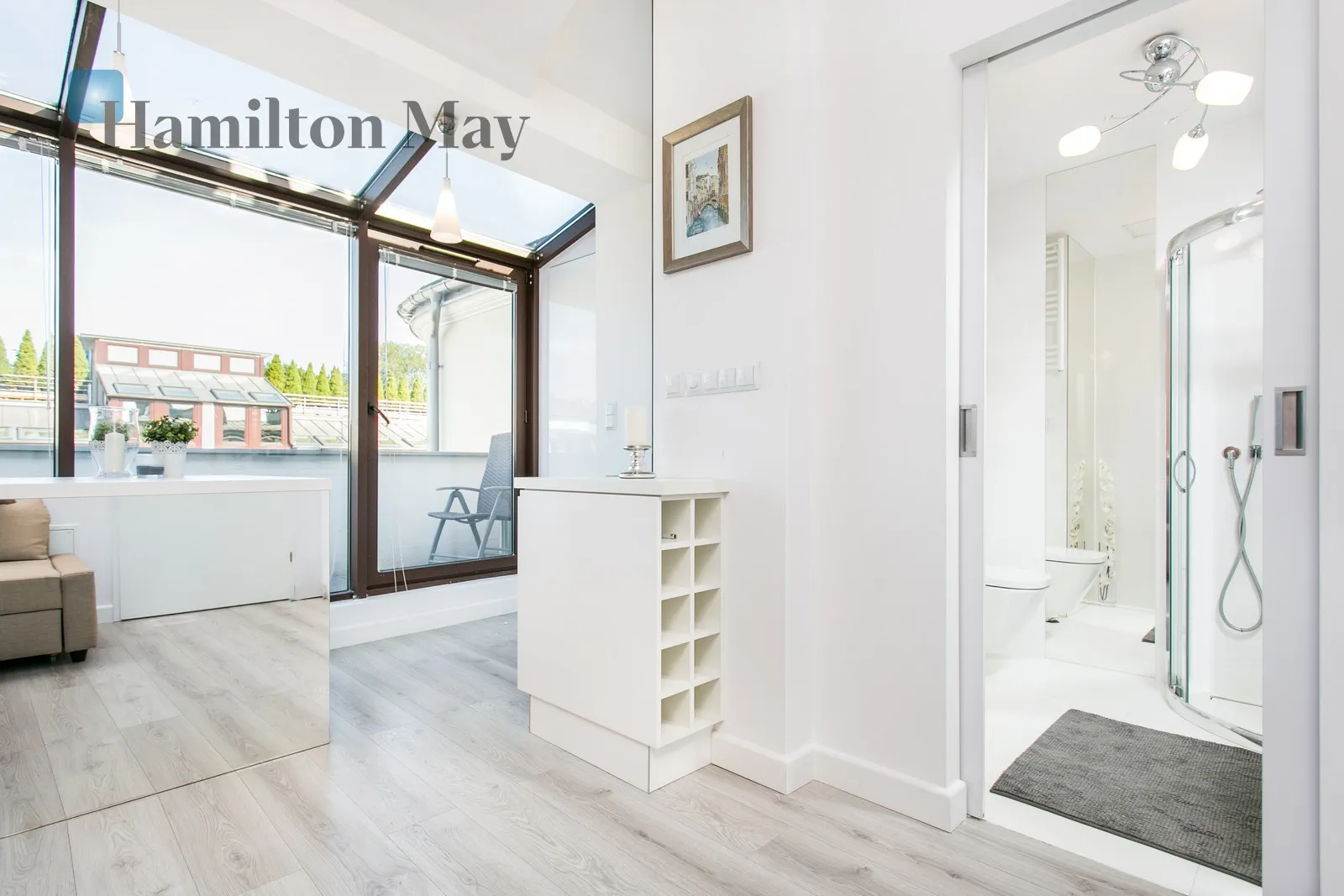 Street: Mikołaja Kopernika Region: Stare Miasto Level: 4 Price: 3200 PLN Bedrooms: 0 Bathrooms: 1 - slider