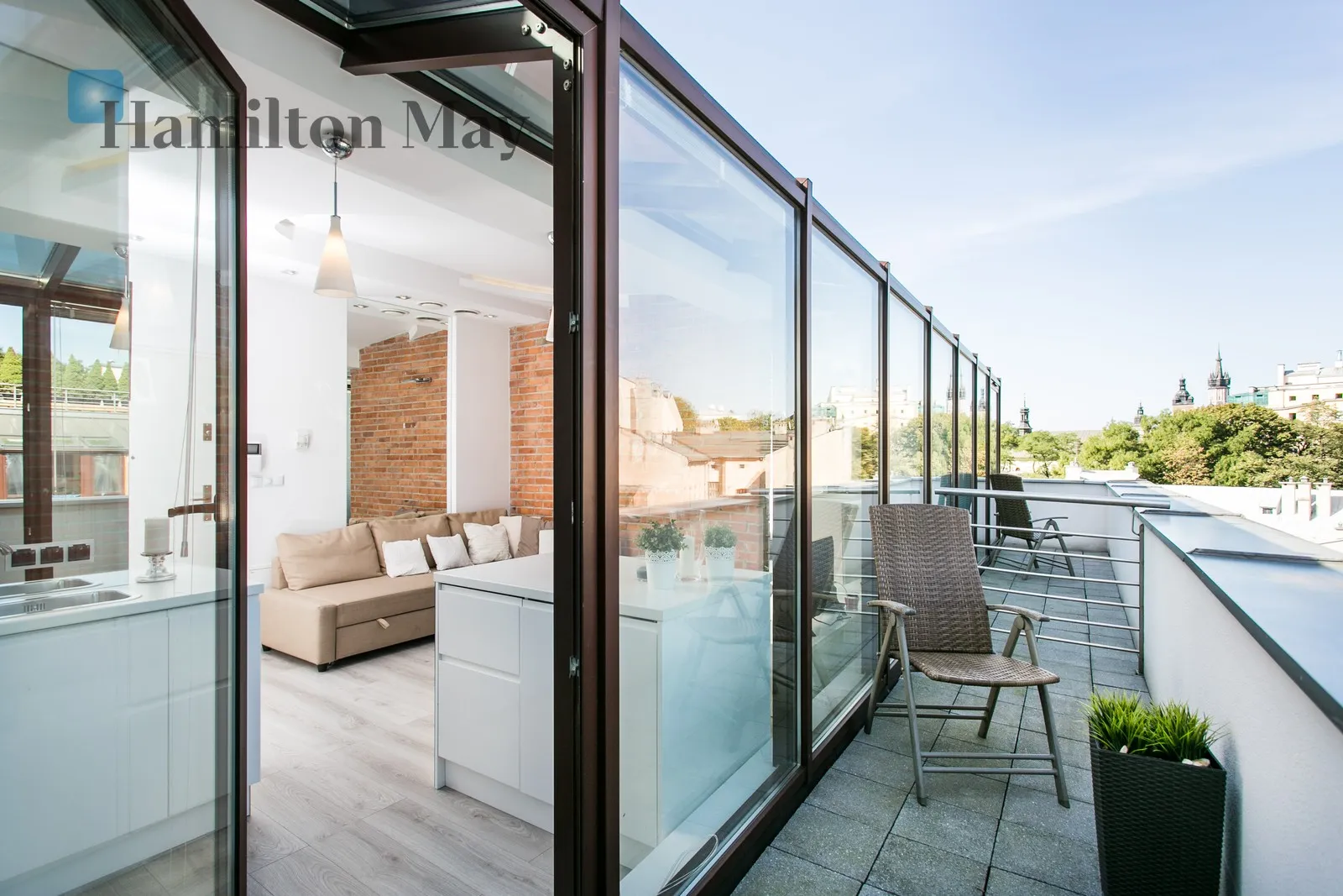 City: Kraków Street: Mikołaja Kopernika Region: Stare Miasto Level: 4 Price: 3200 PLN Bedrooms: 0 Bathrooms: 1 Size: 25m2 Price/m2: 128 PLN - slider