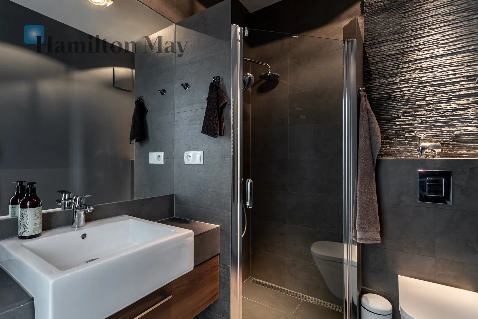 Street: Pańska Region: Wola Subregion: Mirów Distance to centre: 1.56 km Level: 6 Price: 6800 PLN Bedrooms: 2 Bathrooms: 2 - slider