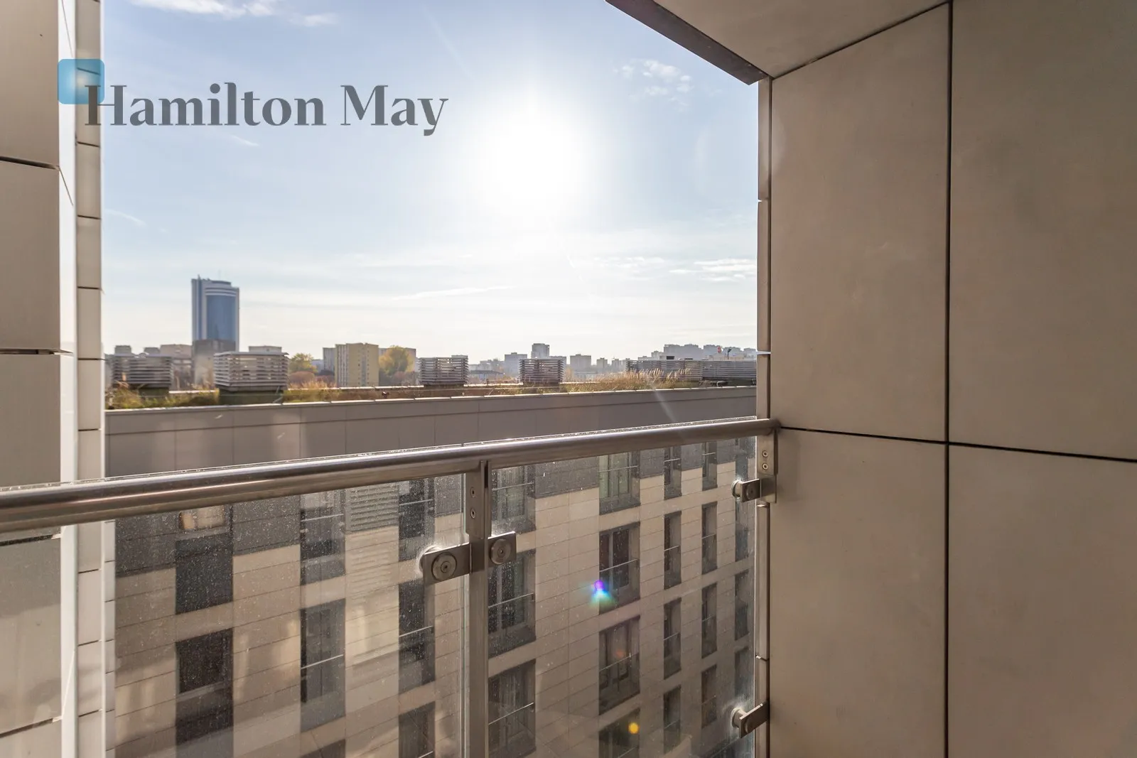 Distance to centre: 1.56 km Level: 6 Price: 6800 PLN Bedrooms: 2 Bathrooms: 2 Size: 70m2 - slider