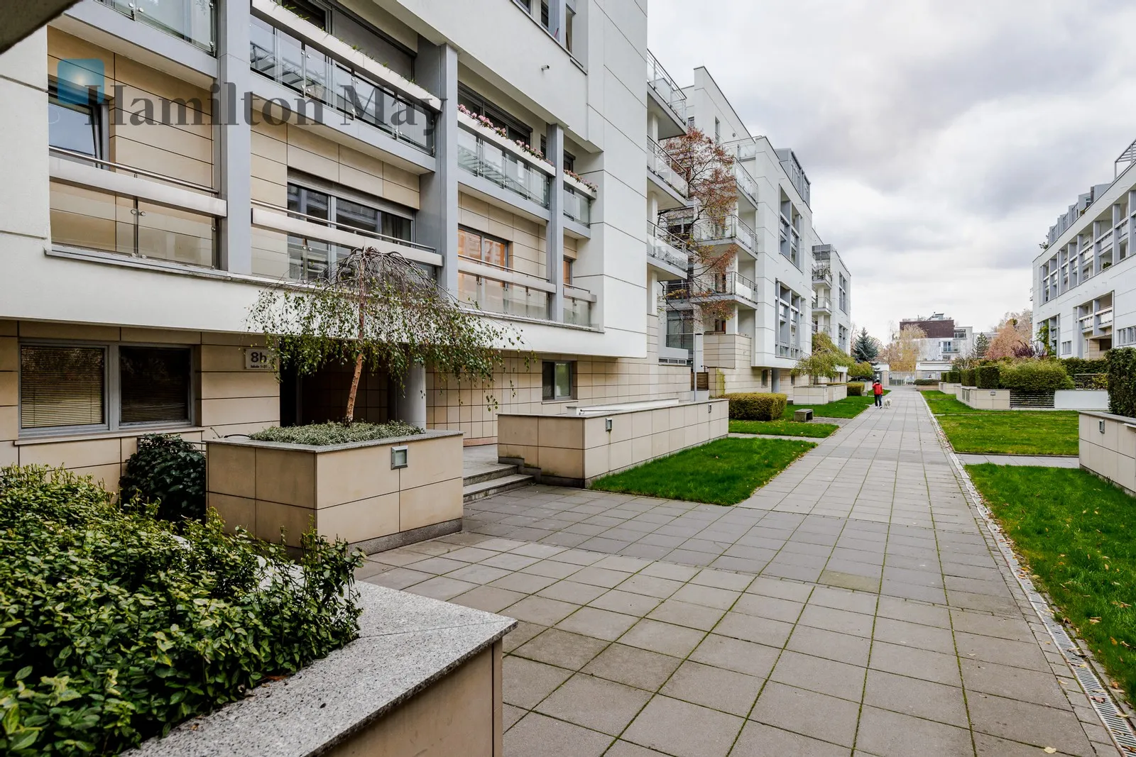 Subregion: Stary Mokotów Distance to centre: 2.75 km Level: 1 Price: 9500 PLN Bedrooms: 2 Bathrooms: 2 - slider