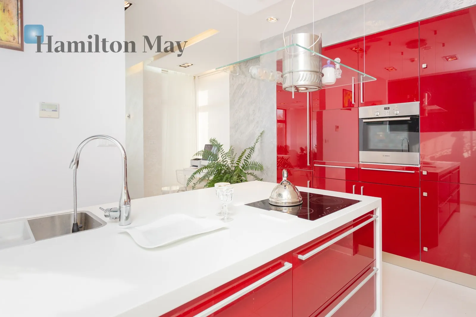 Region: Mogilany Distance to centre: 13.75 km Level: -9 Price: 9700 PLN Bedrooms: 3 Bathrooms: 2 Plot size: 537m2 - slider