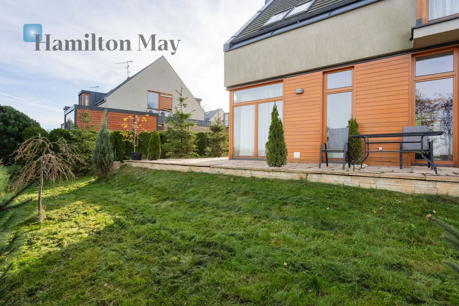 Distance to centre: 13.75 km Level: -9 Price: 9700 PLN - slider