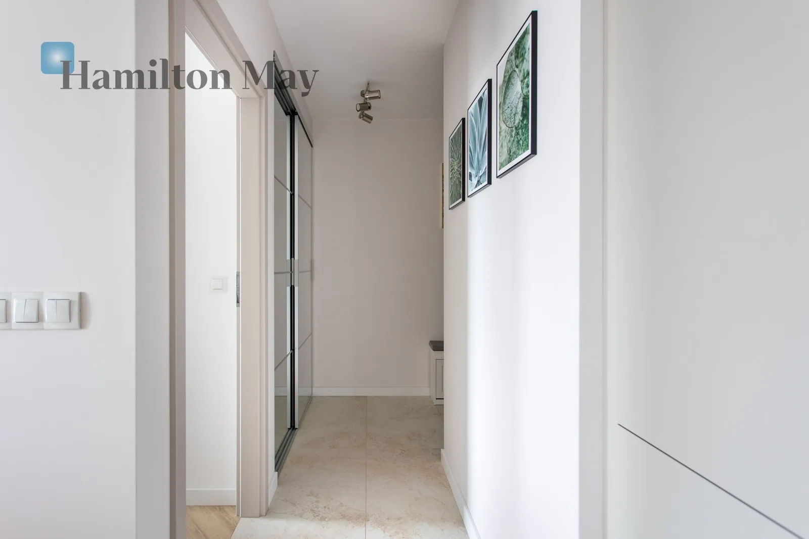 Street: Jedności Narodowej Region: Śródmieście Subregion: Ołbin Distance to centre: 2.7 km Level: 8 Price: 3700 PLN Bedrooms: 1 Bathrooms: 1 - slider