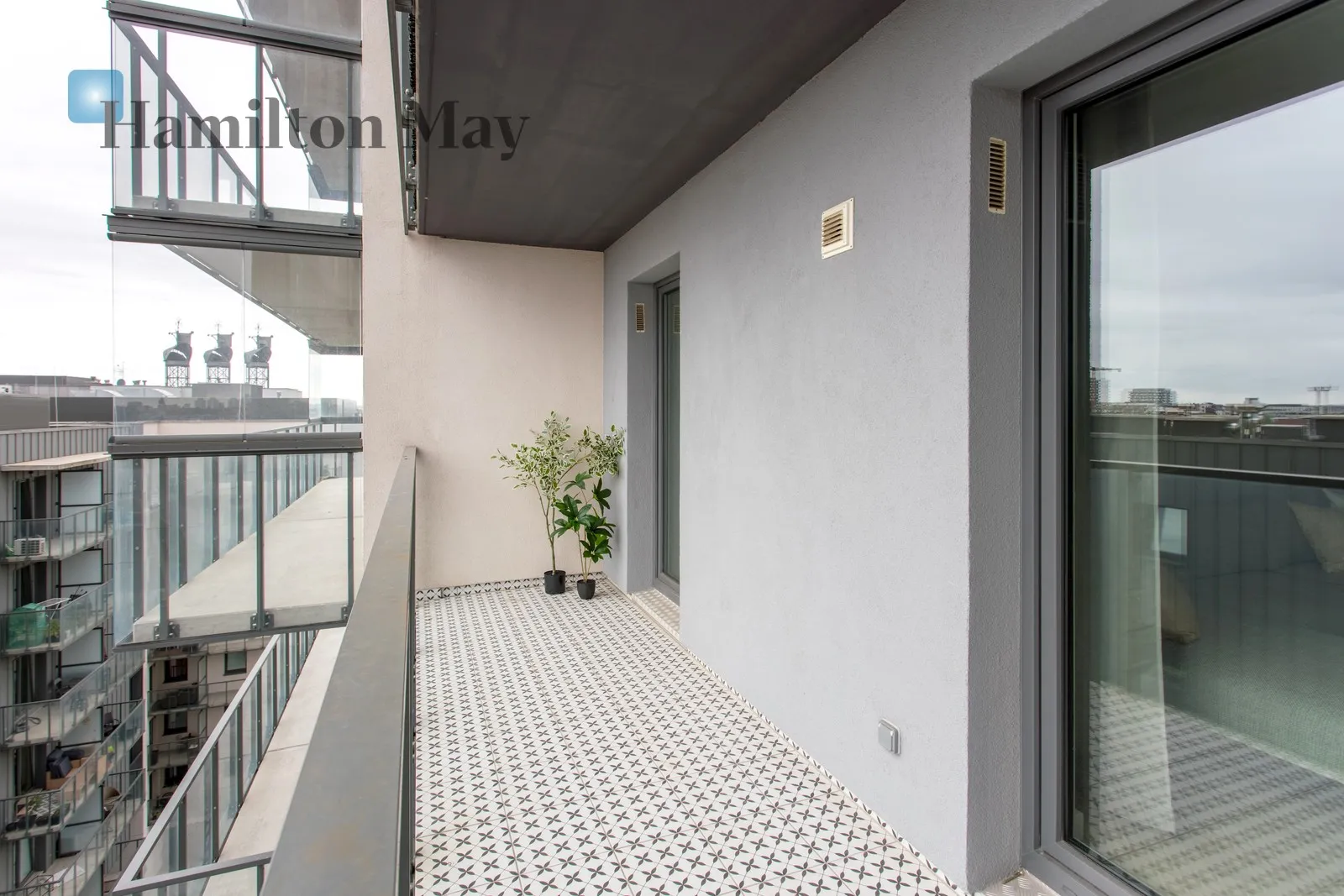 City: Wrocław Street: Jedności Narodowej Region: Śródmieście Subregion: Ołbin Distance to centre: 2.7 km Level: 8 Price: 3700 PLN - slider