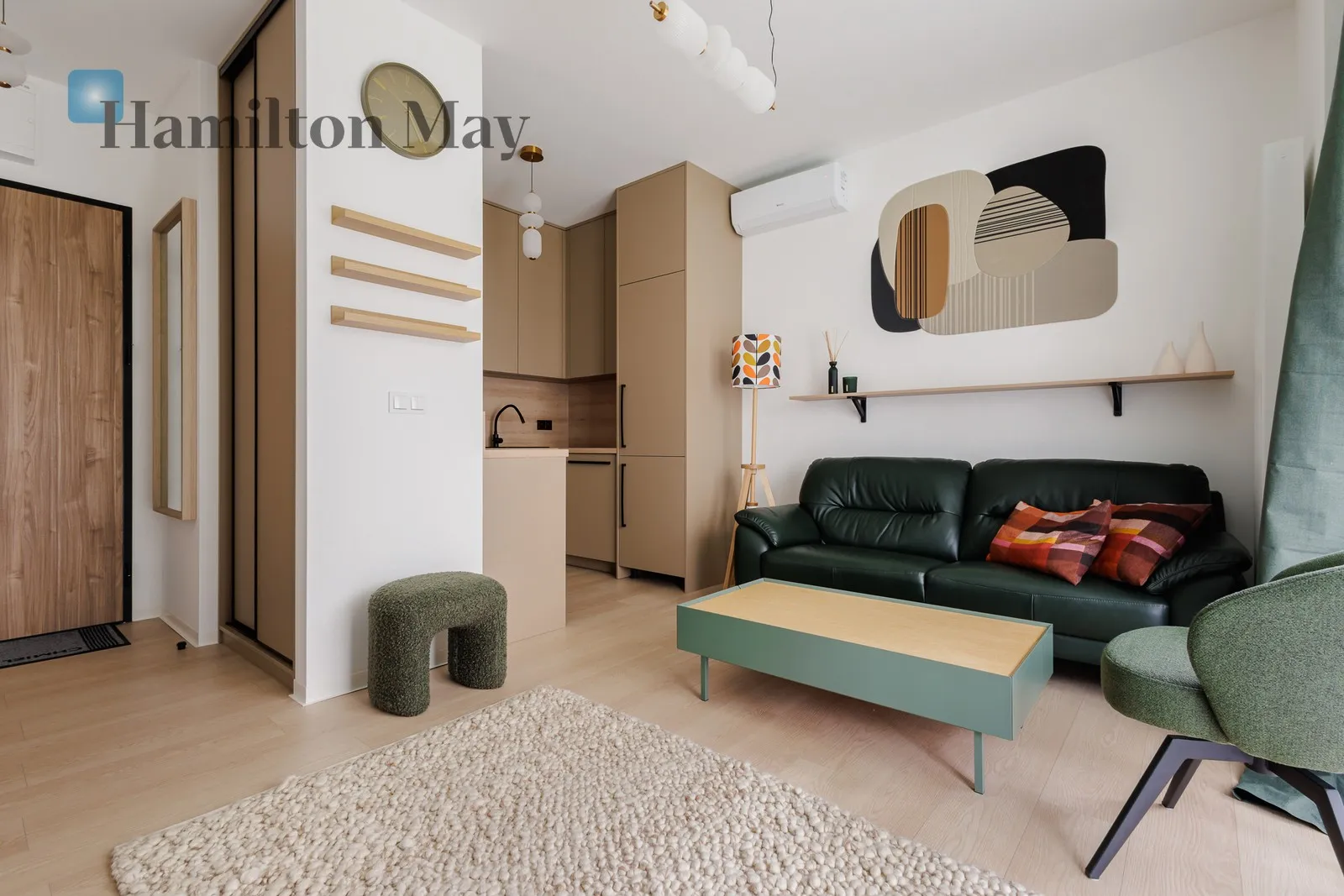 Street: Chmielna Region: Wola Subregion: Mirów Distance to centre: 0.94 km Price: 4800 PLN Bedrooms: 1 Bathrooms: 1 Size: 32m2 - slider