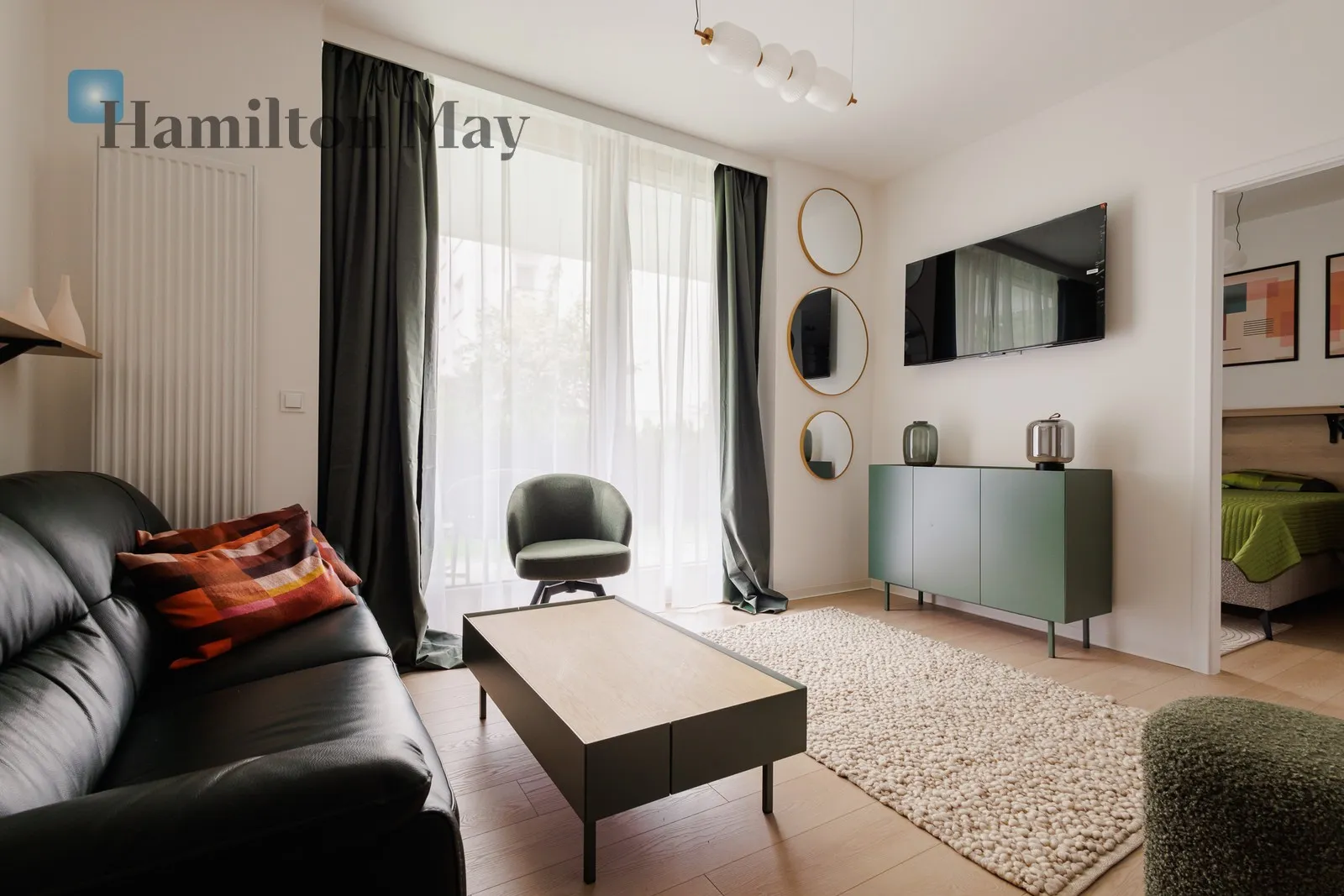 Street: Chmielna Region: Wola Subregion: Mirów Distance to centre: 0.94 km Price: 4800 PLN Bedrooms: 1 Bathrooms: 1 Size: 32m2 Price/m2: 150 PLN - slider