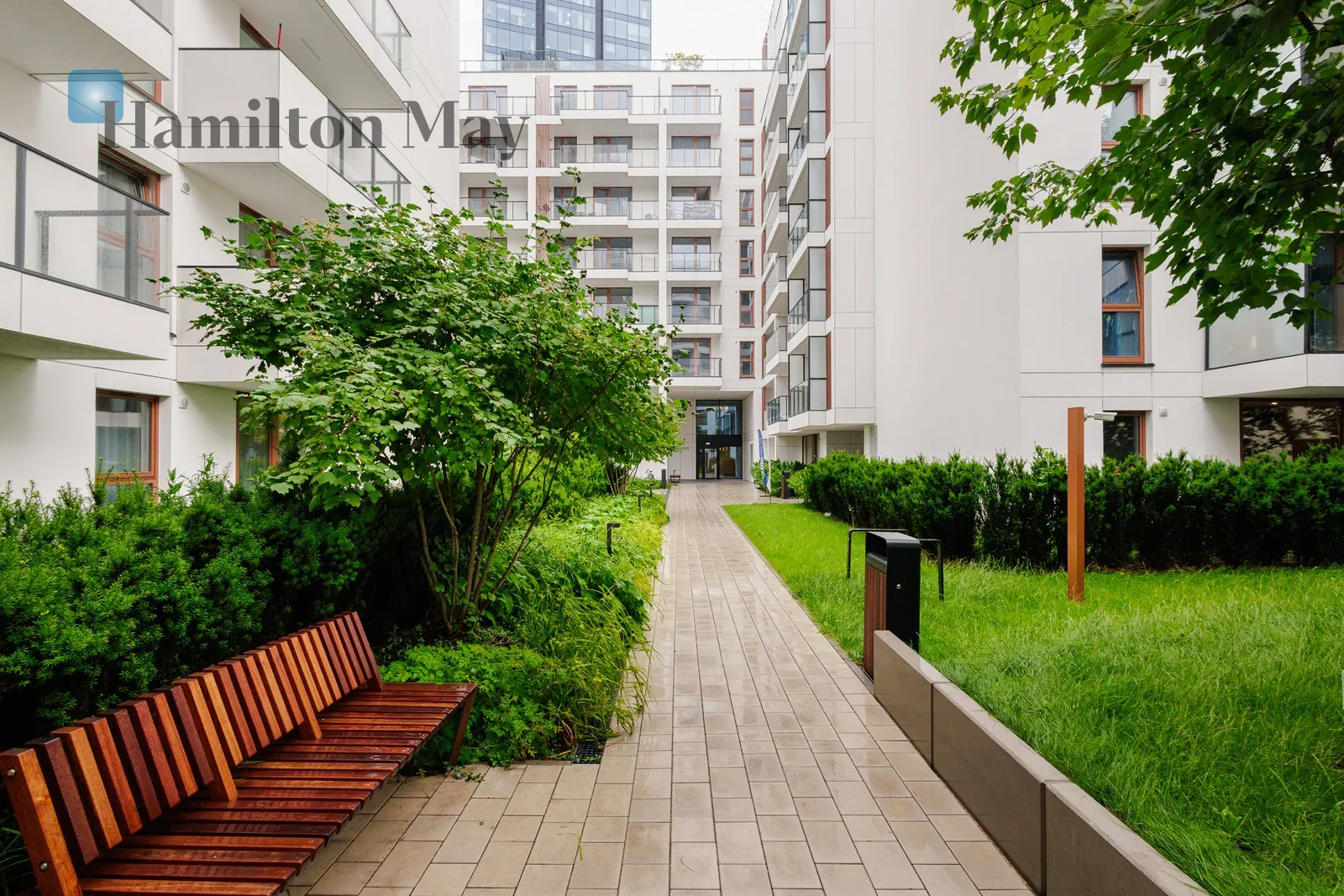 Street: Chmielna Region: Wola Subregion: Mirów Distance to centre: 0.94 km Price: 4800 PLN - slider