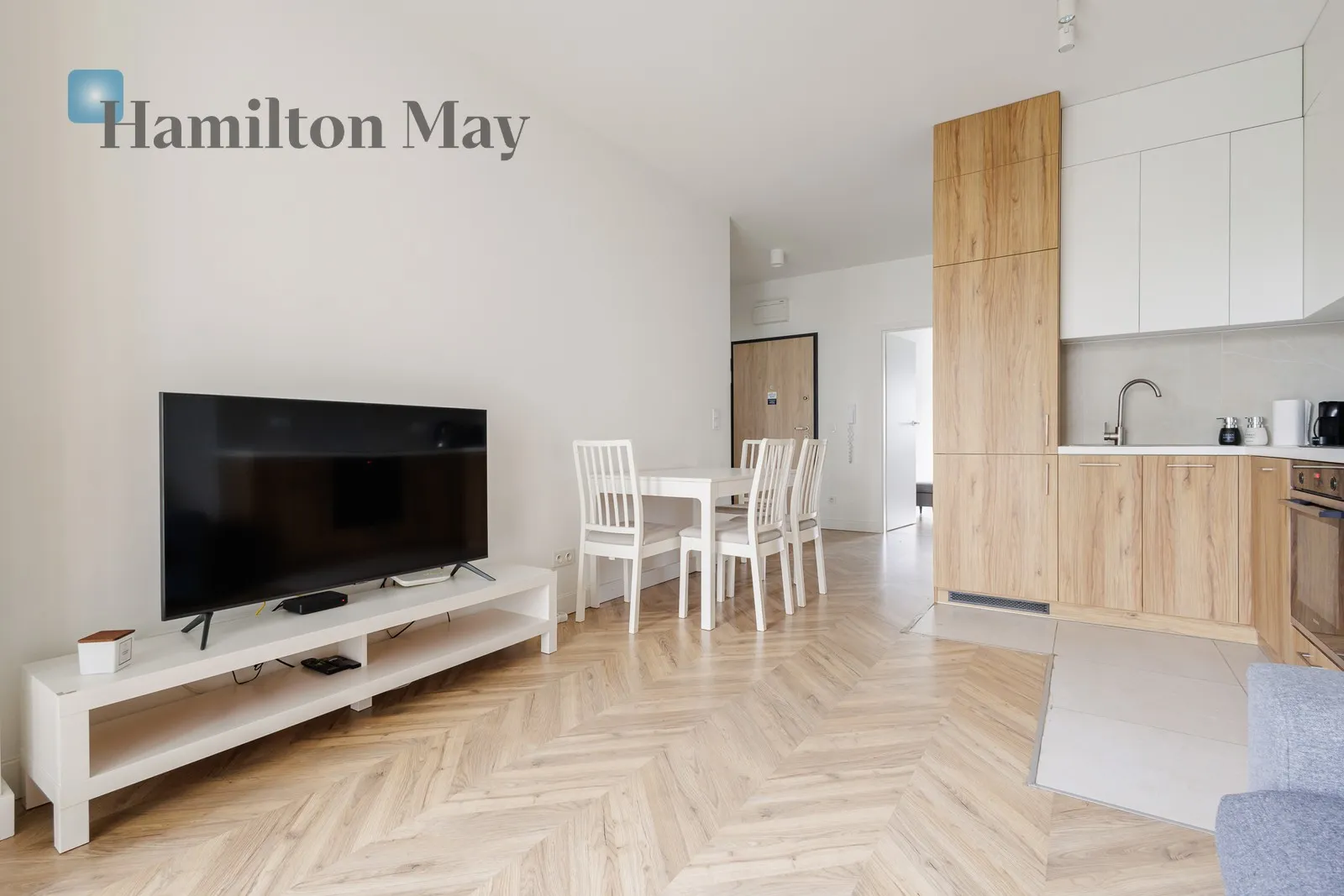 Street: Mariana Zdziechowskiego Region: Mokotów Subregion: Ksawerów Distance to centre: 5.04 km Level: 2 Price: 5300 PLN Bedrooms: 2 Bathrooms: 1 Size: 62m2 Price/m2: 85 PLN - slider