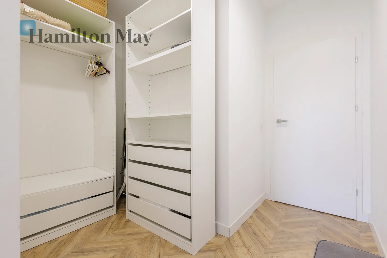 City: Warszawa Street: Mariana Zdziechowskiego Region: Mokotów Subregion: Ksawerów Distance to centre: 5.04 km Level: 2 Price: 5300 PLN Bedrooms: 2 - slider