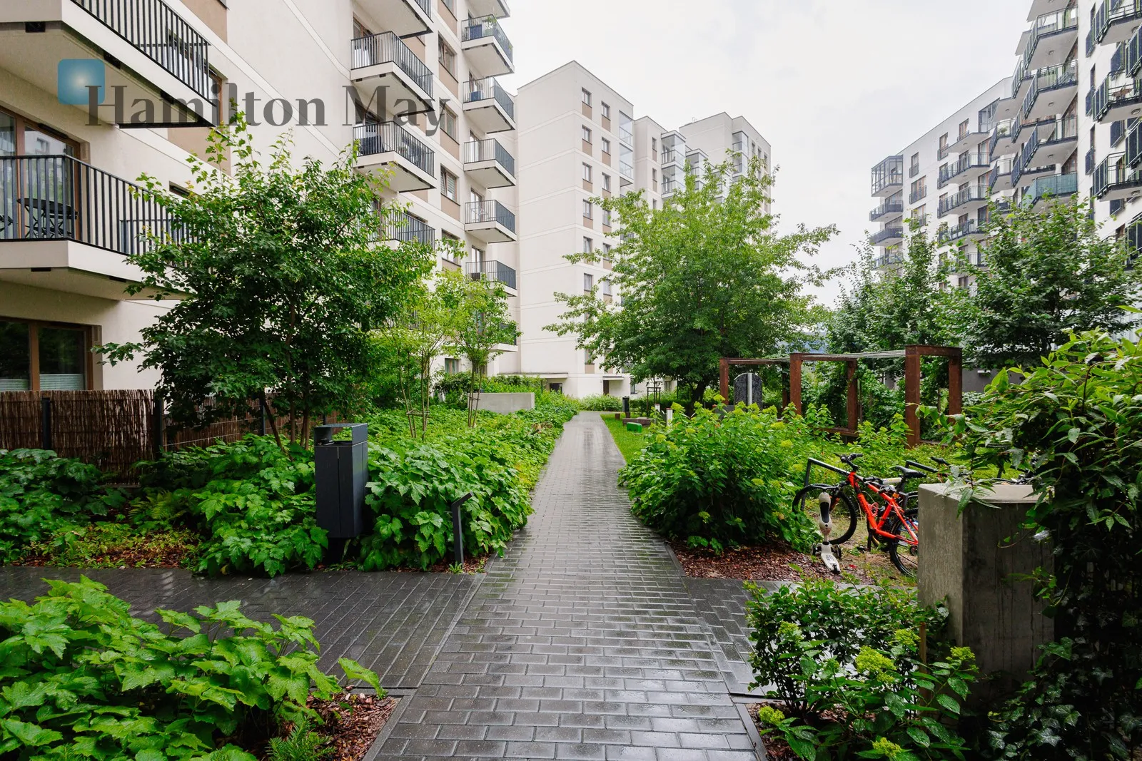 Distance to centre: 5.04 km Level: 2 Price: 5300 PLN Bedrooms: 2 Bathrooms: 1 Size: 62m2 Price/m2: 85 PLN - slider