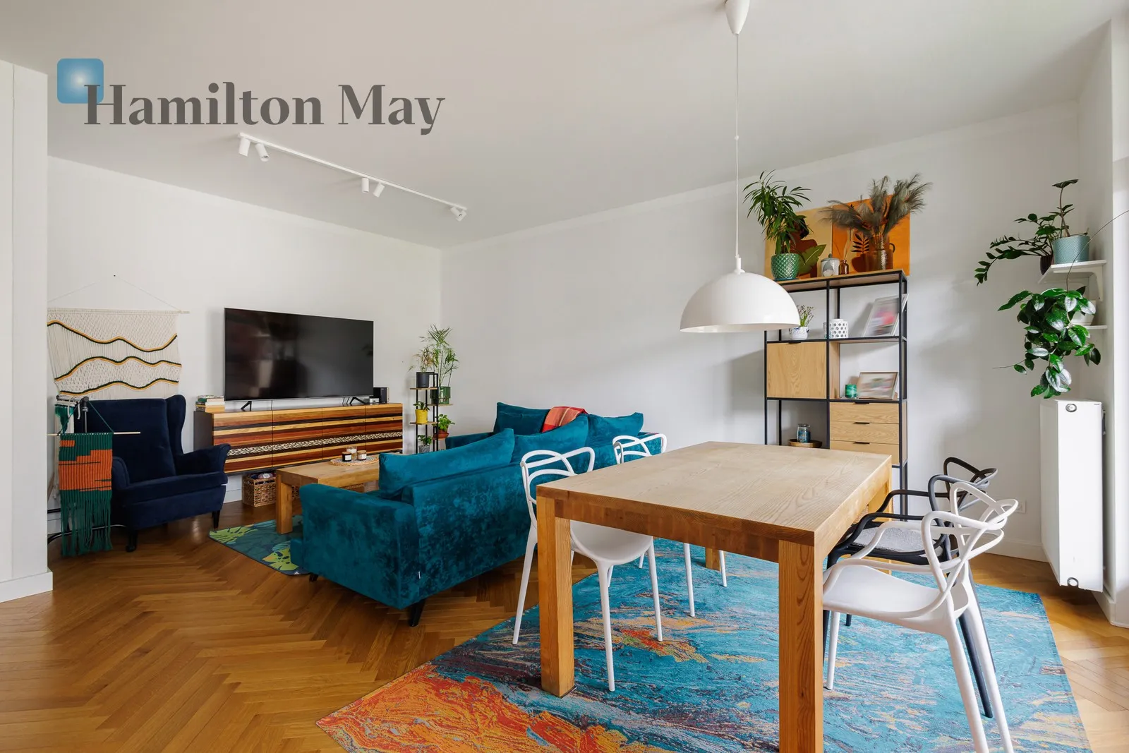 Street: Dzikich Jabłoni Region: Mokotów Subregion: Stegny Distance to centre: 5.7 km Level: 1 Price: 8000 PLN Bedrooms: 3 Bathrooms: 2 Size: 93.4m2 Price/m2: 86 PLN - slider