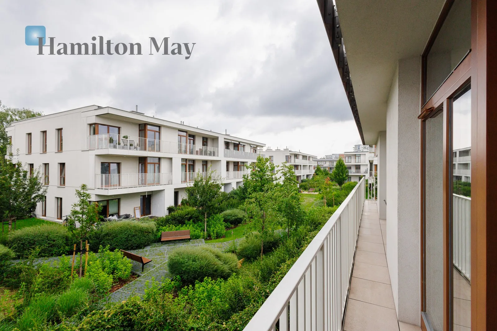 Region: Mokotów Subregion: Stegny Distance to centre: 5.7 km Level: 1 Price: 8000 PLN Bedrooms: 3 - slider