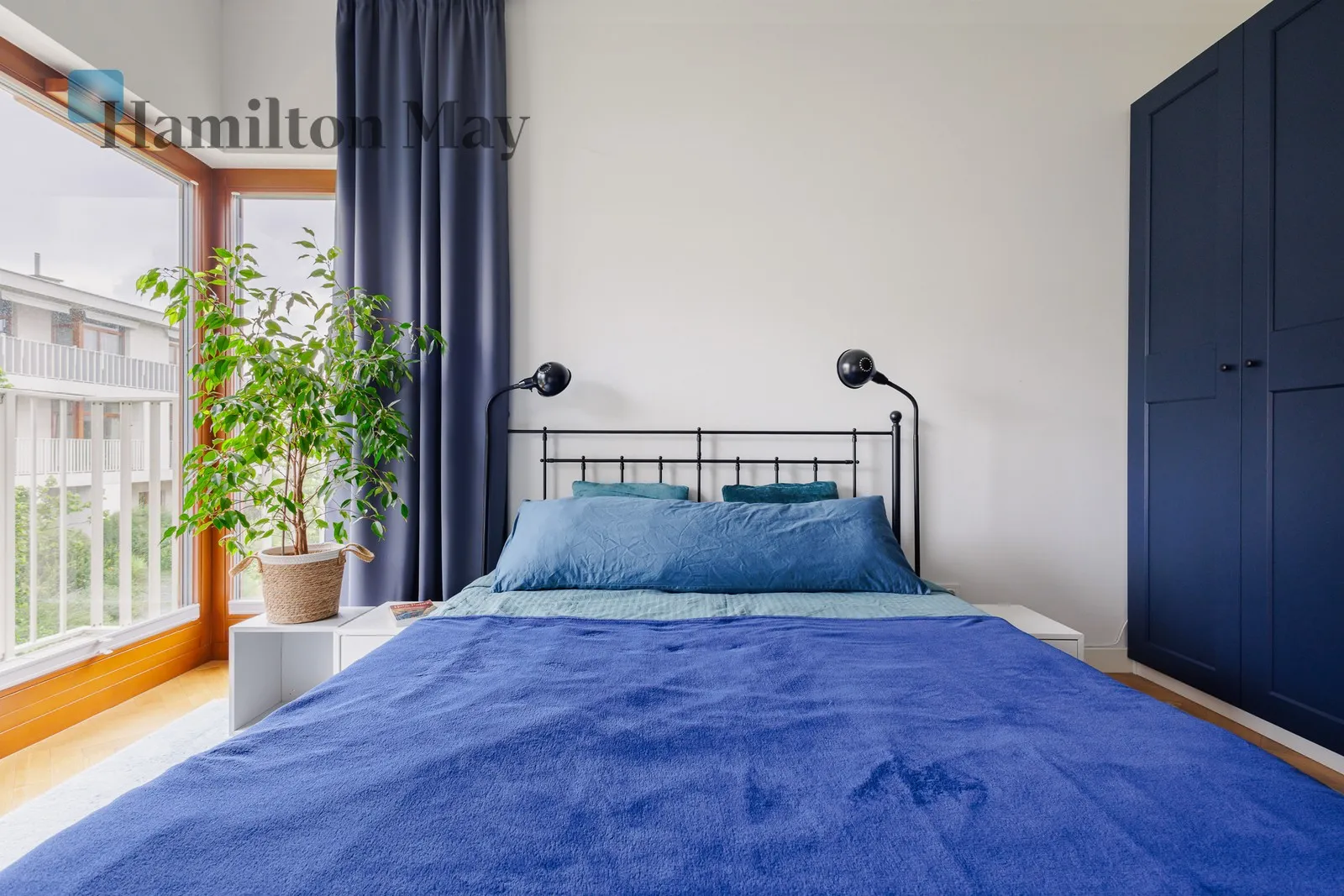 City: Warszawa Street: Dzikich Jabłoni Region: Mokotów Subregion: Stegny Distance to centre: 5.7 km Level: 1 Price: 8000 PLN Bedrooms: 3 - slider