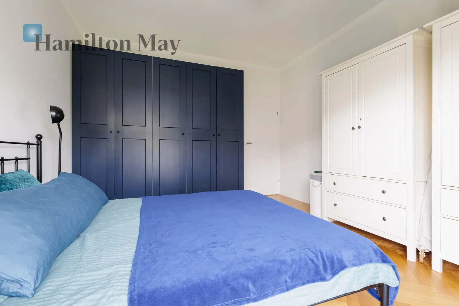 Street: Dzikich Jabłoni Region: Mokotów Subregion: Stegny Distance to centre: 5.7 km Level: 1 Price: 8000 PLN Bedrooms: 3 Bathrooms: 2 - slider