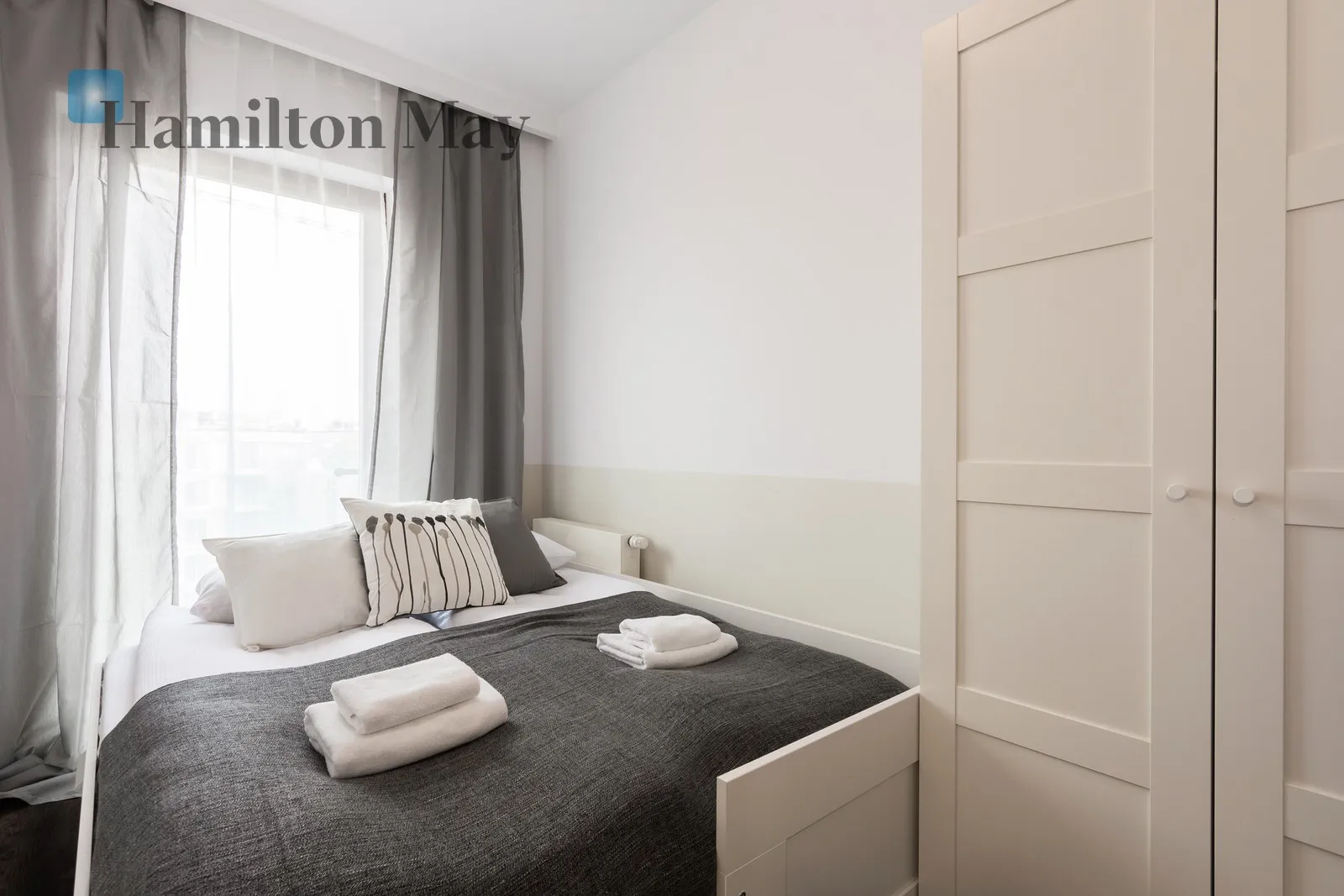 Region: Stare Miasto Distance to centre: 1.44 km Level: 4 Price: 1756080 PLN Bedrooms: 2 Bathrooms: 1 Size: 73.17m2 Price/m2: 24000 PLN - slider