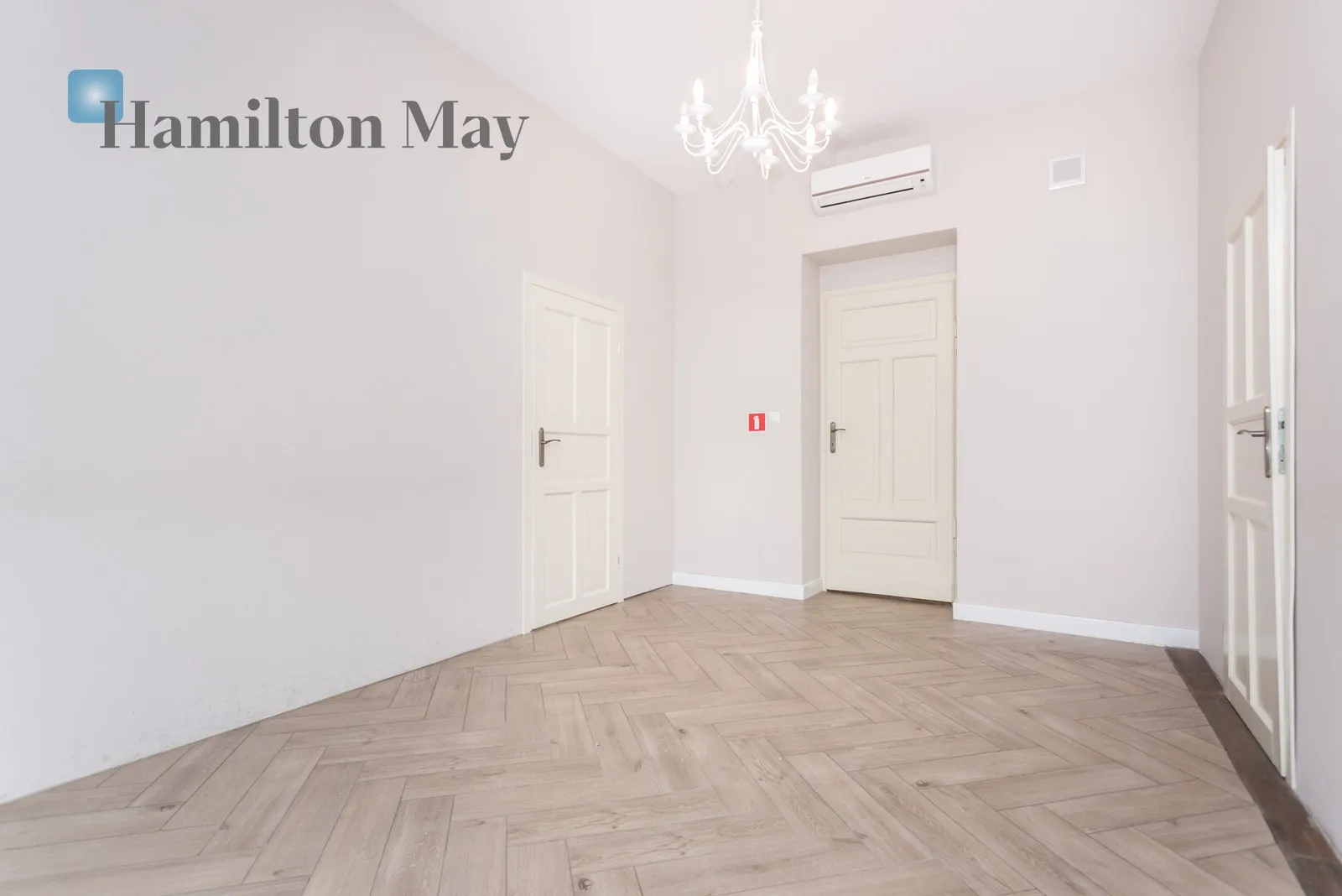 City: Kraków Street: Zduńska Region: Dębniki Distance to centre: 1.33 km Level: 2 Price: 7000 PLN Bedrooms: null Bathrooms: null Plot size: nullm2 - slider
