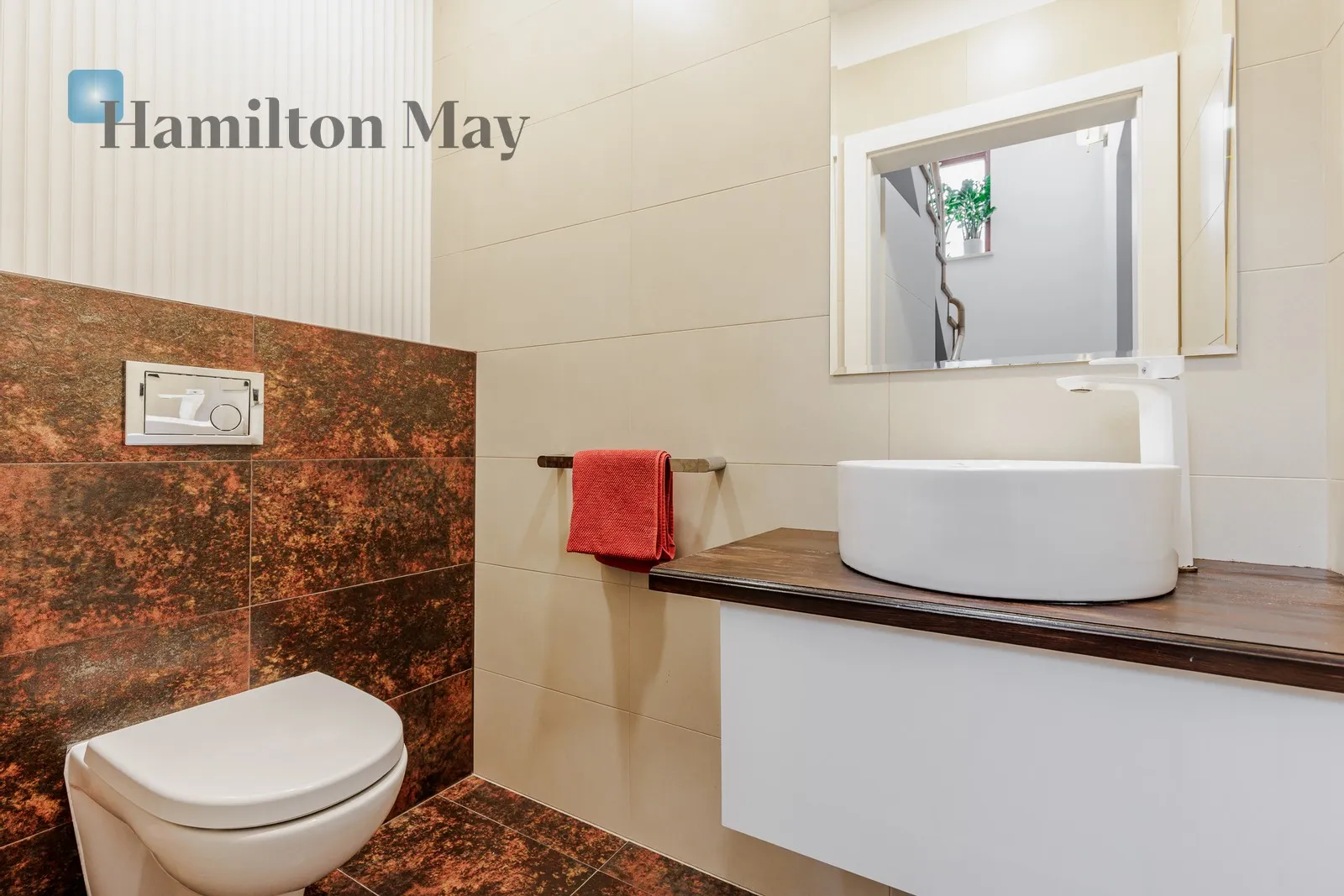 Bedrooms: 4 Bathrooms: 2 Plot size: 600m2 - slider