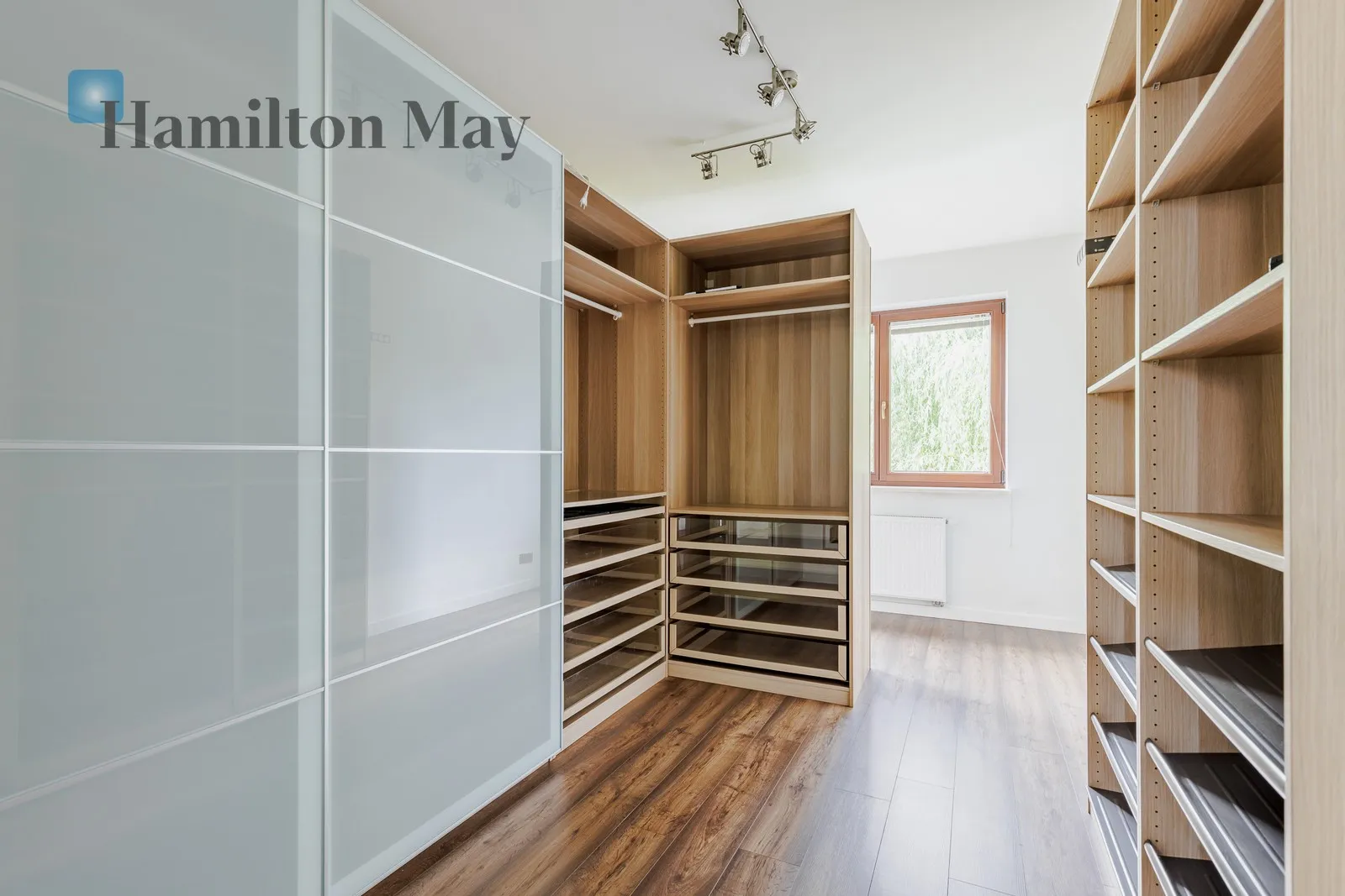 Price: 17000 PLN Bedrooms: 4 - slider