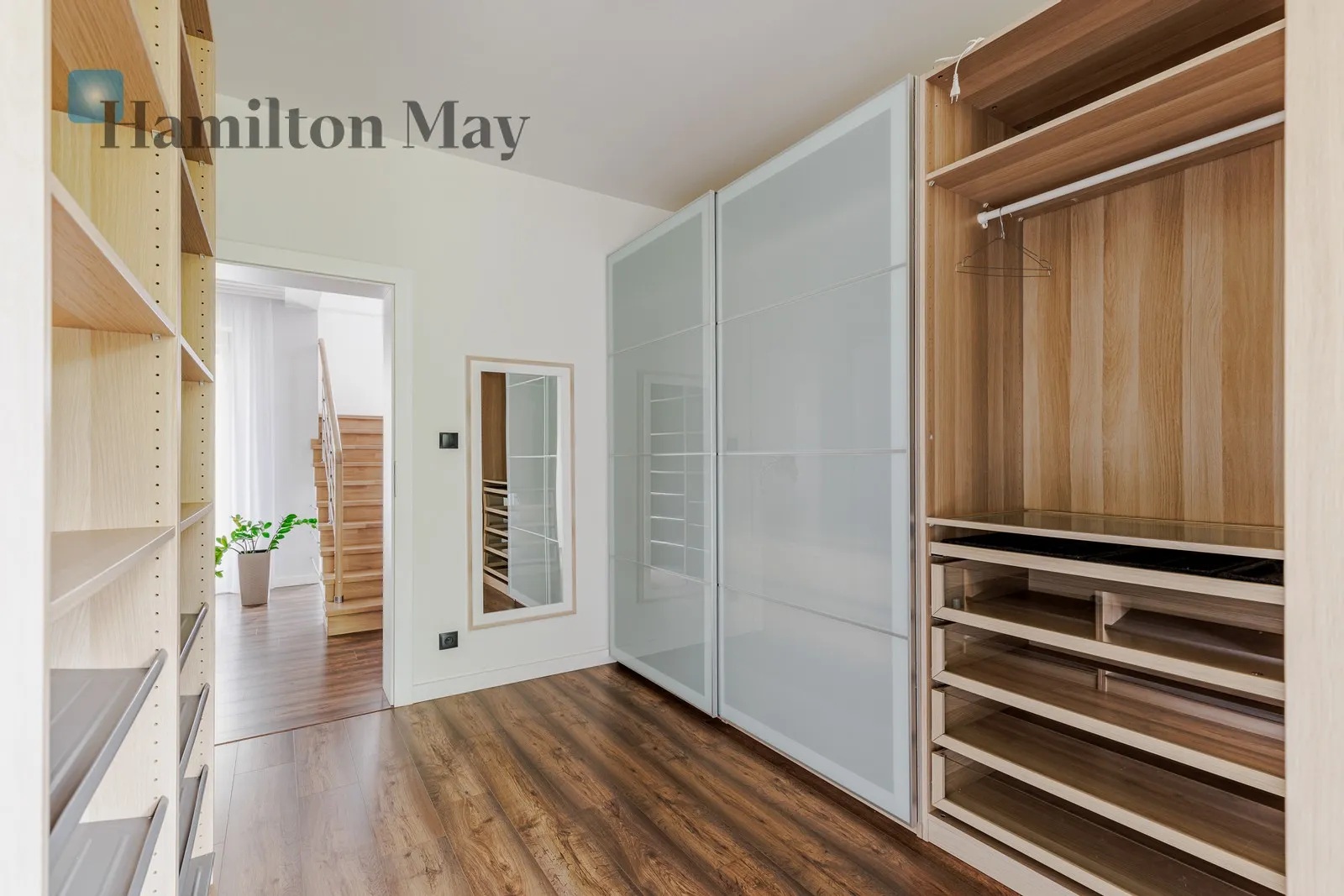 Bedrooms: 4 Bathrooms: 2 - slider