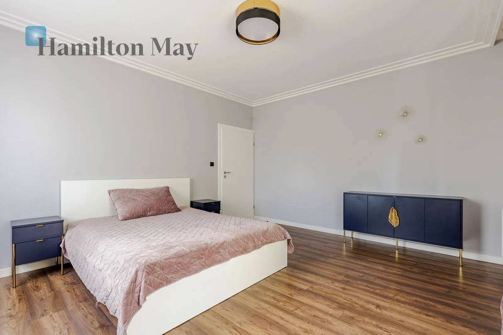Price: 17000 PLN Bedrooms: 4 Bathrooms: 2 Plot size: 600m2 - slider