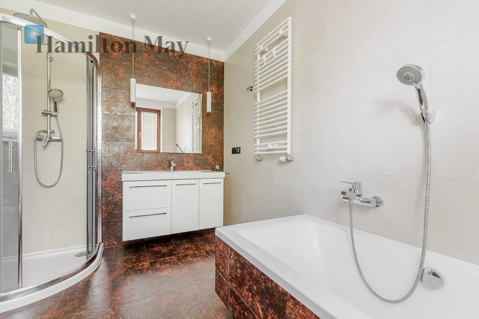 Bedrooms: 4 Bathrooms: 2 Plot size: 600m2 Price/m2: 57 PLN - slider