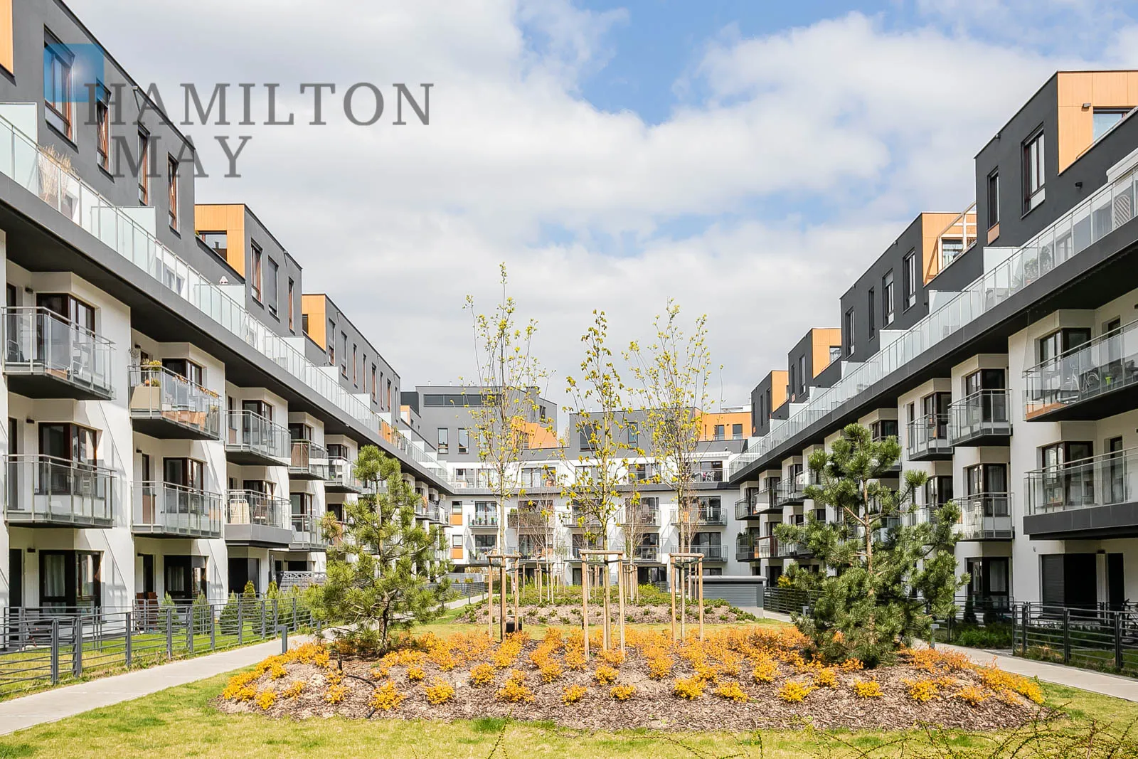 Nowoczesne studio z balkonem i garażem - slider