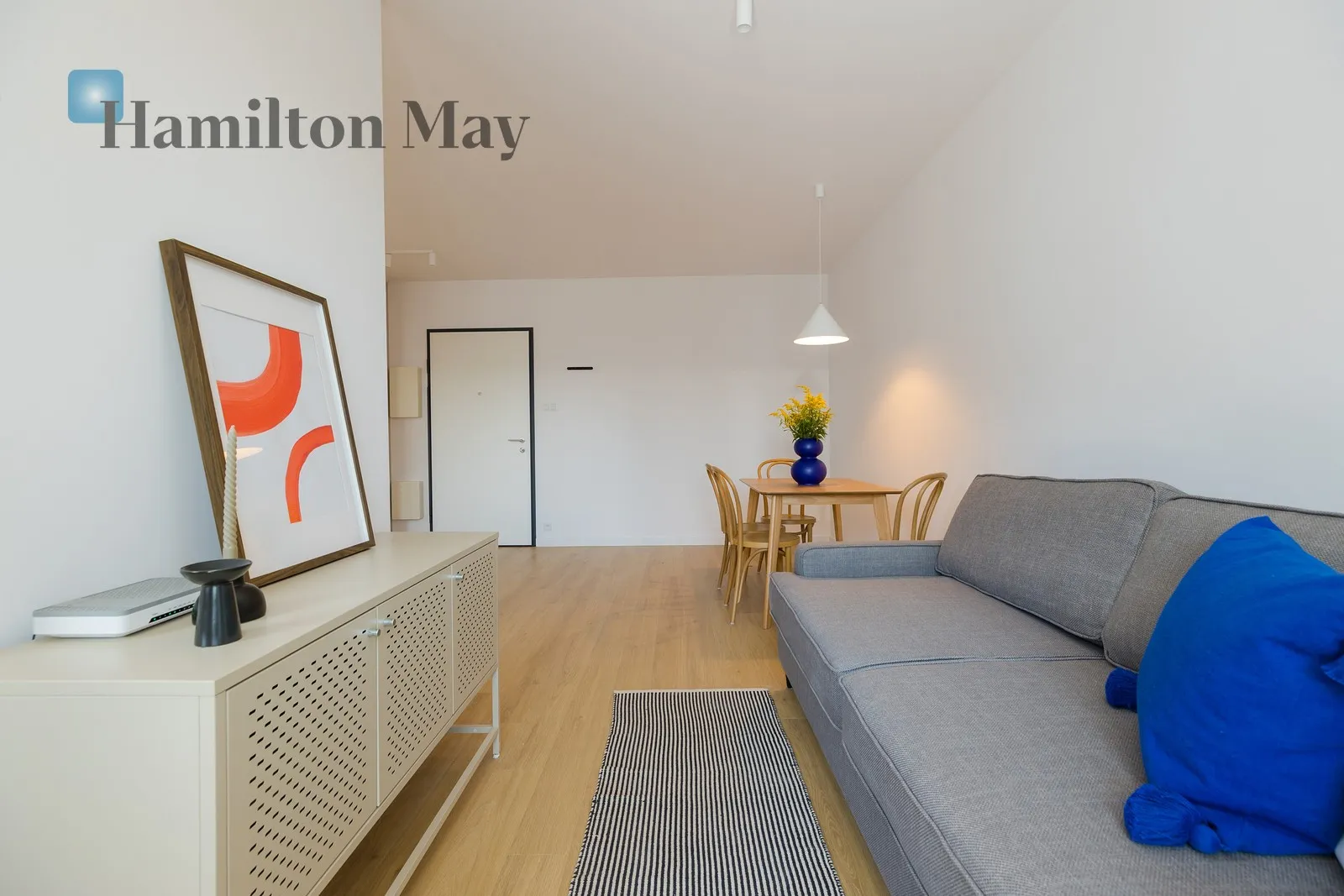 City: Kraków Street: Myśliwska Region: Podgórze Subregion: Płaszów Distance to centre: 4.69 km Level: 4 Price: 815000 PLN Bedrooms: 1 - slider