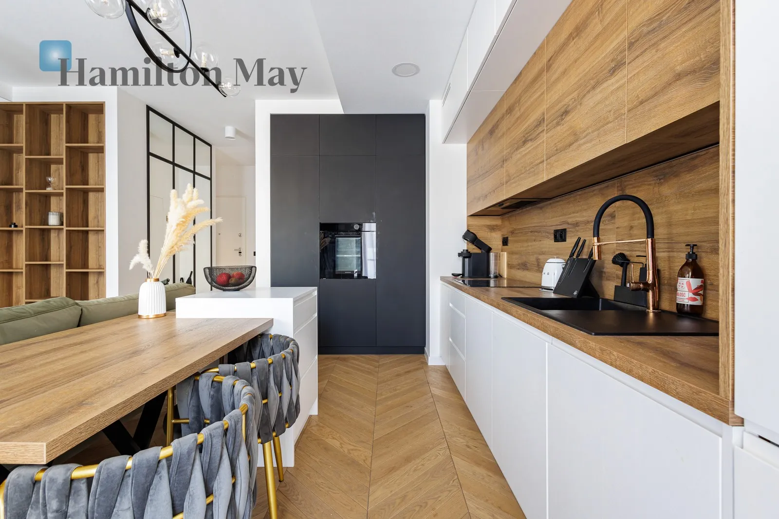 Street: Jana Kazimierza Region: Wola Subregion: Odolany Distance to centre: 5.02 km Level: 3 Price: 6000 PLN Bedrooms: 2 Bathrooms: 1 Size: 65m2 Price/m2: 92 PLN - slider