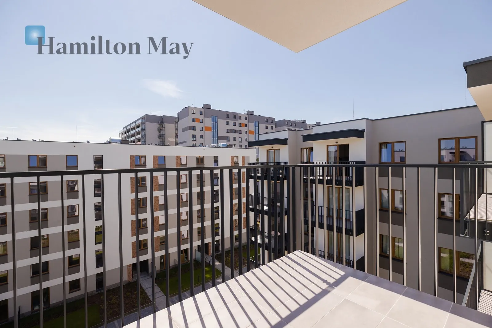 Street: Myśliwska Region: Podgórze Subregion: Płaszów Distance to centre: 4.69 km Level: 5 Price: 819000 PLN Bedrooms: 1 - slider