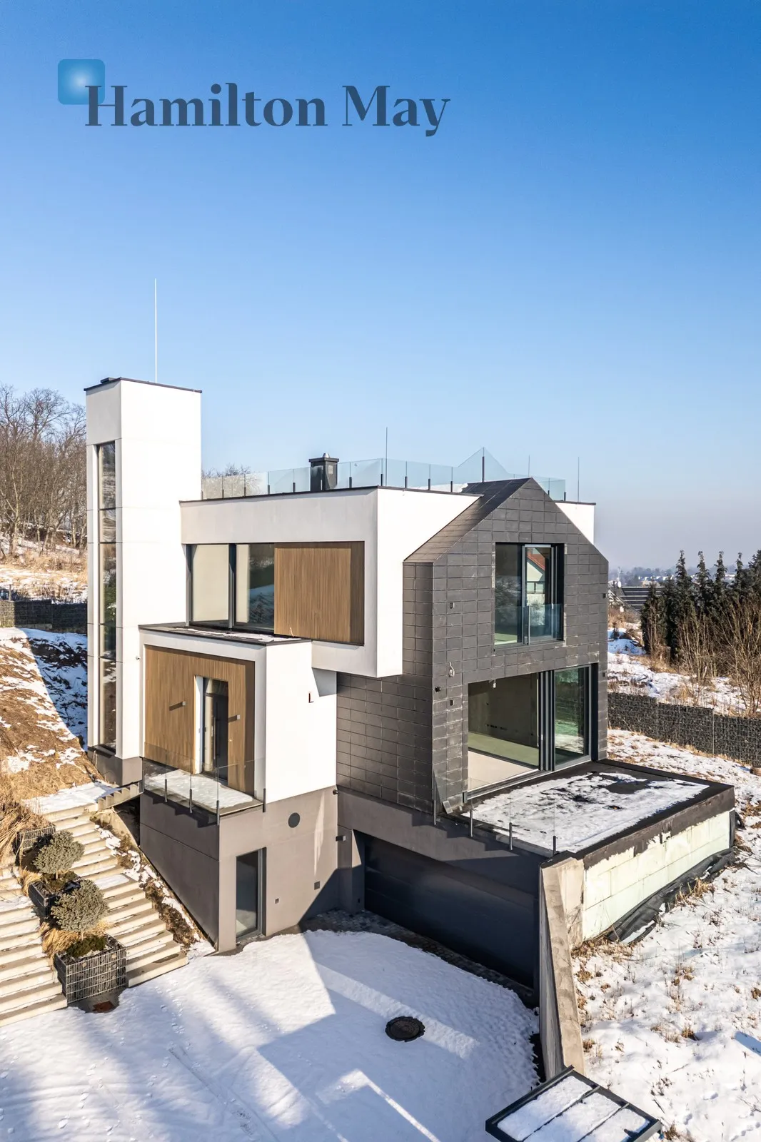 Subregion: Wola Justowska Distance to centre: 6.85 km Price: 5950000 PLN Bedrooms: 4 - slider