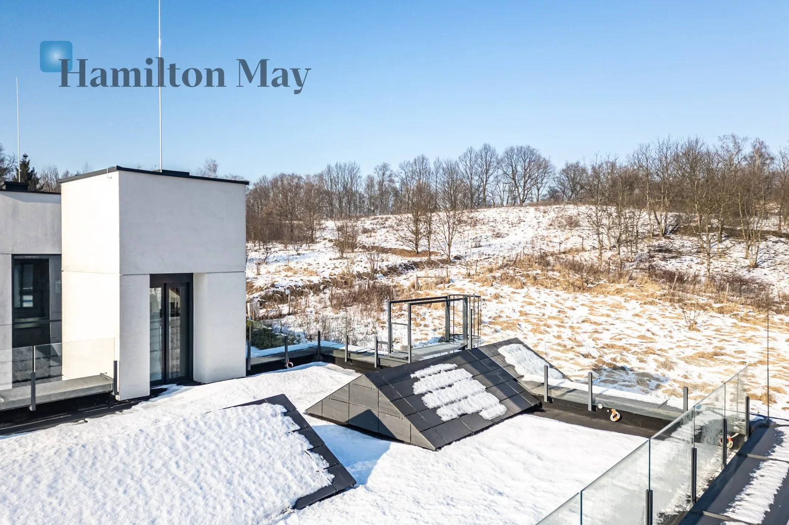 Street: Przyszłości Region: Zwierzyniec Subregion: Wola Justowska Distance to centre: 6.85 km Price: 5950000 PLN Bedrooms: 4 - slider