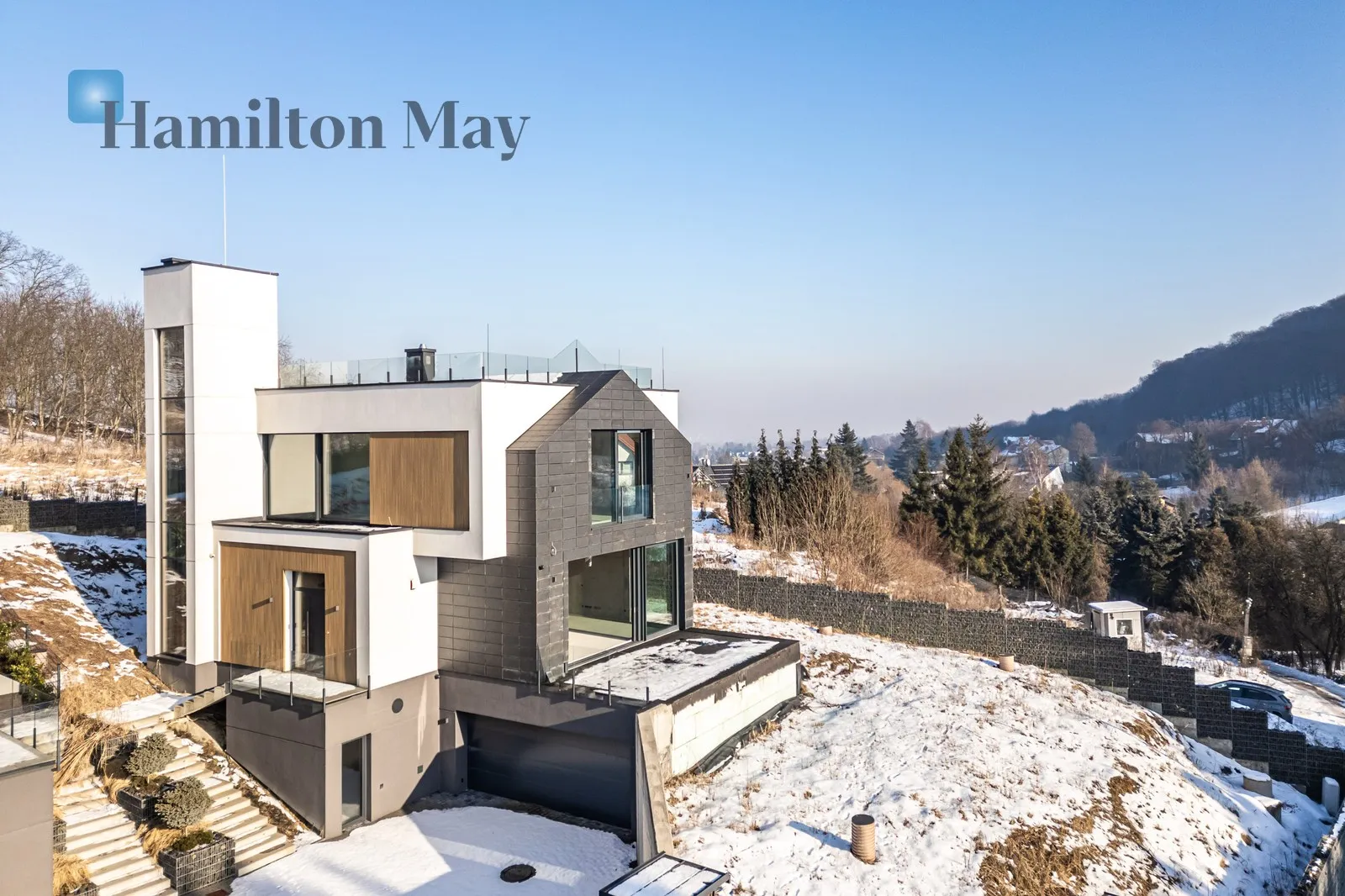 Distance to centre: 6.85 km Price: 5950000 PLN Bedrooms: 4 Bathrooms: 3 Plot size: 837m2 Price/m2: 14477 PLN - slider