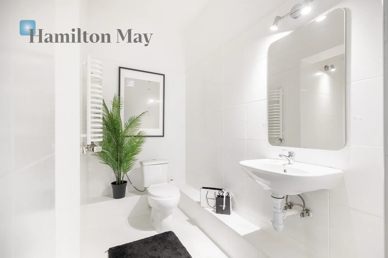 Distance to centre: 3.64 km Price: 590000 PLN Bedrooms: 1 Bathrooms: 1 Size: 40m2 Price/m2: 14750 PLN - slider