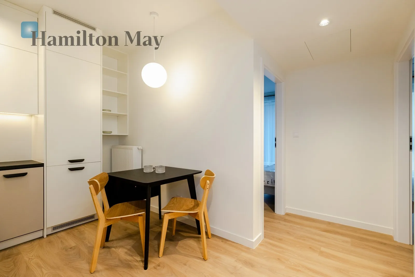 City: Warszawa Street: Grzybowska Region: Wola Subregion: Mirów Distance to centre: 1.6 km Level: 8 Price: 1240000 PLN Bedrooms: 1 - slider