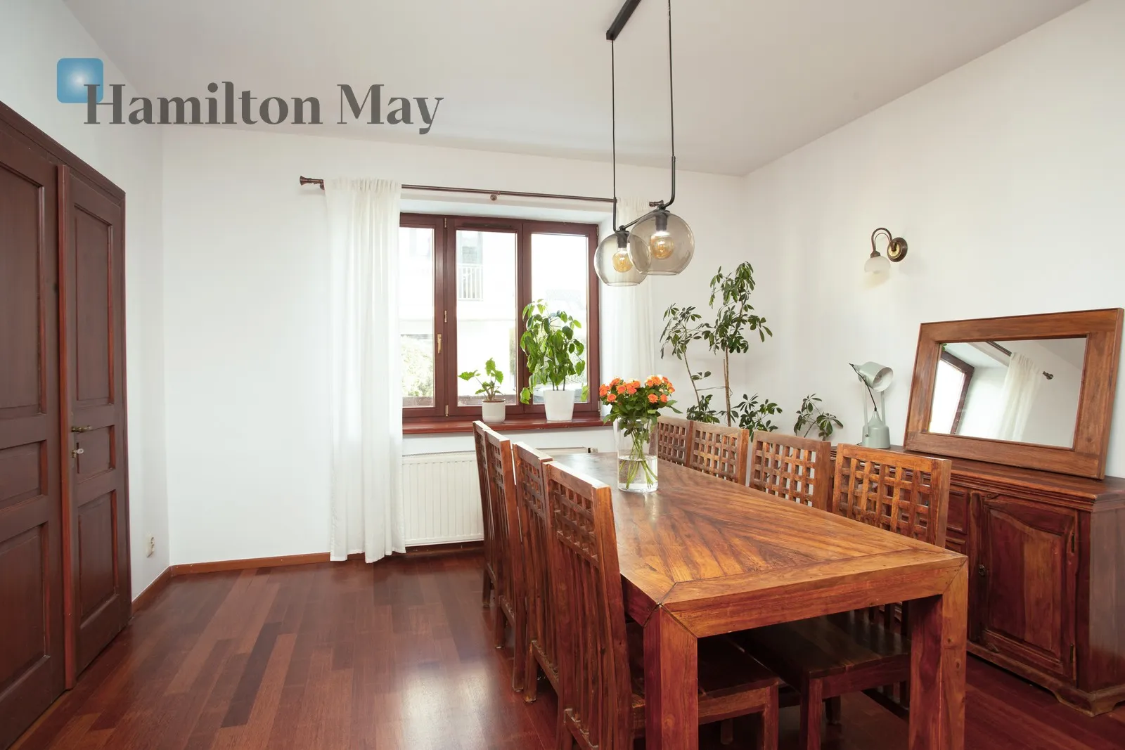 City: Kraków Street: Gustawa Ehrenberga Region: Prądnik Biały Distance to centre: 3.21 km Price: 3150000 PLN Bedrooms: 3 Bathrooms: 3 Plot size: 420m2 - slider