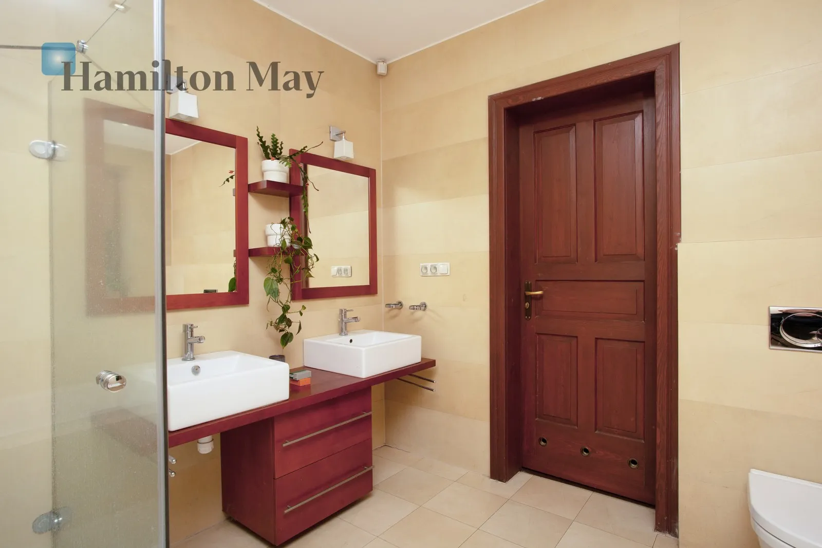 Bedrooms: 3 Bathrooms: 3 Plot size: 420m2 Price/m2: 15000 PLN - slider