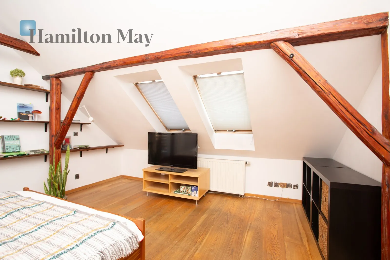 Street: Gustawa Ehrenberga Region: Prądnik Biały Distance to centre: 3.21 km Price: 3150000 PLN Bedrooms: 3 - slider