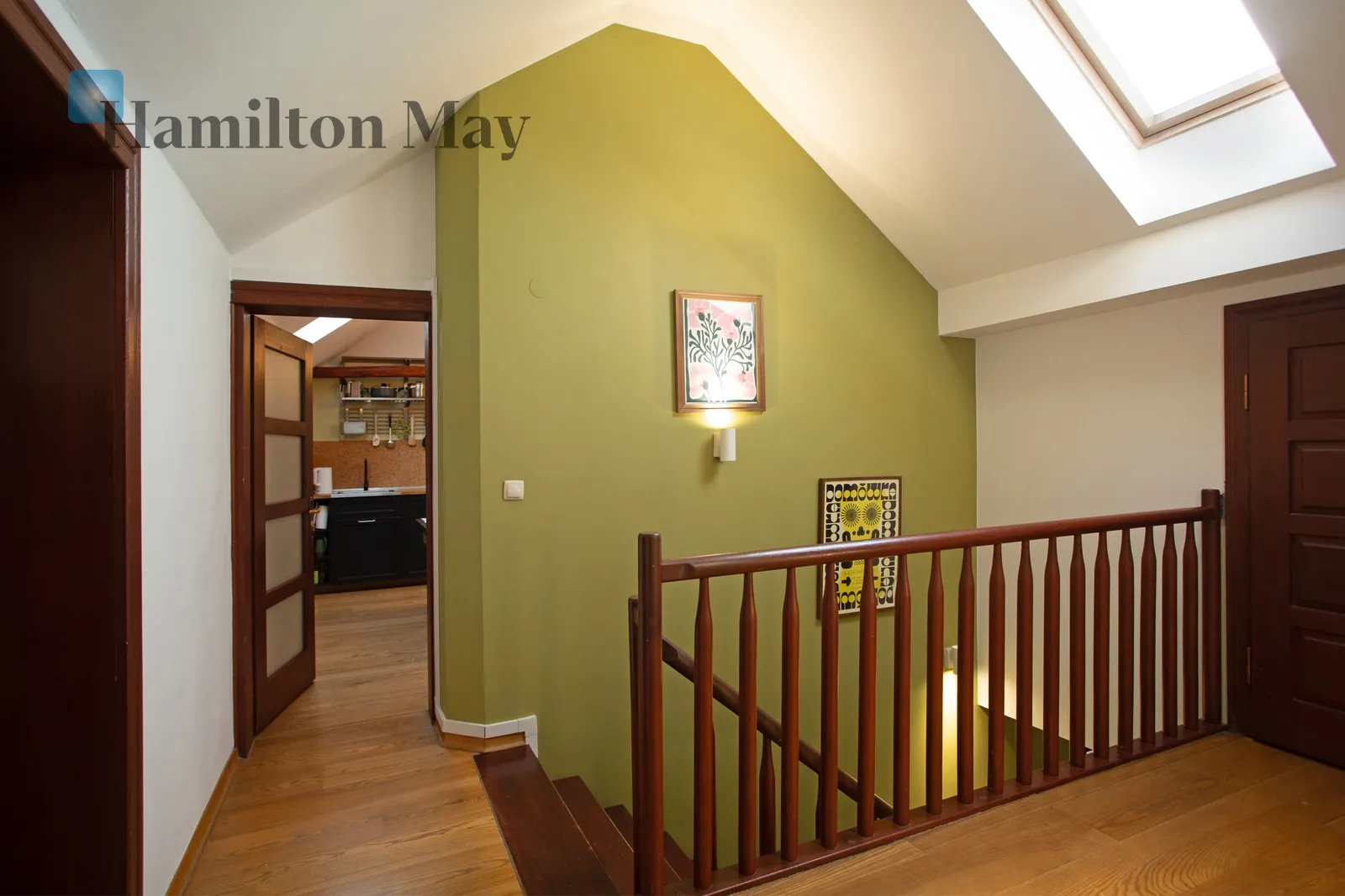 Distance to centre: 3.21 km - slider