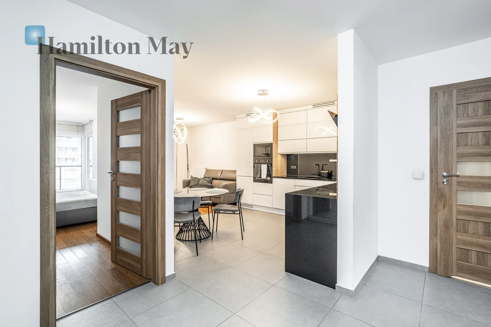 Елегантна квартира в Заблочі з лоджією, гаражем та коморою - slider