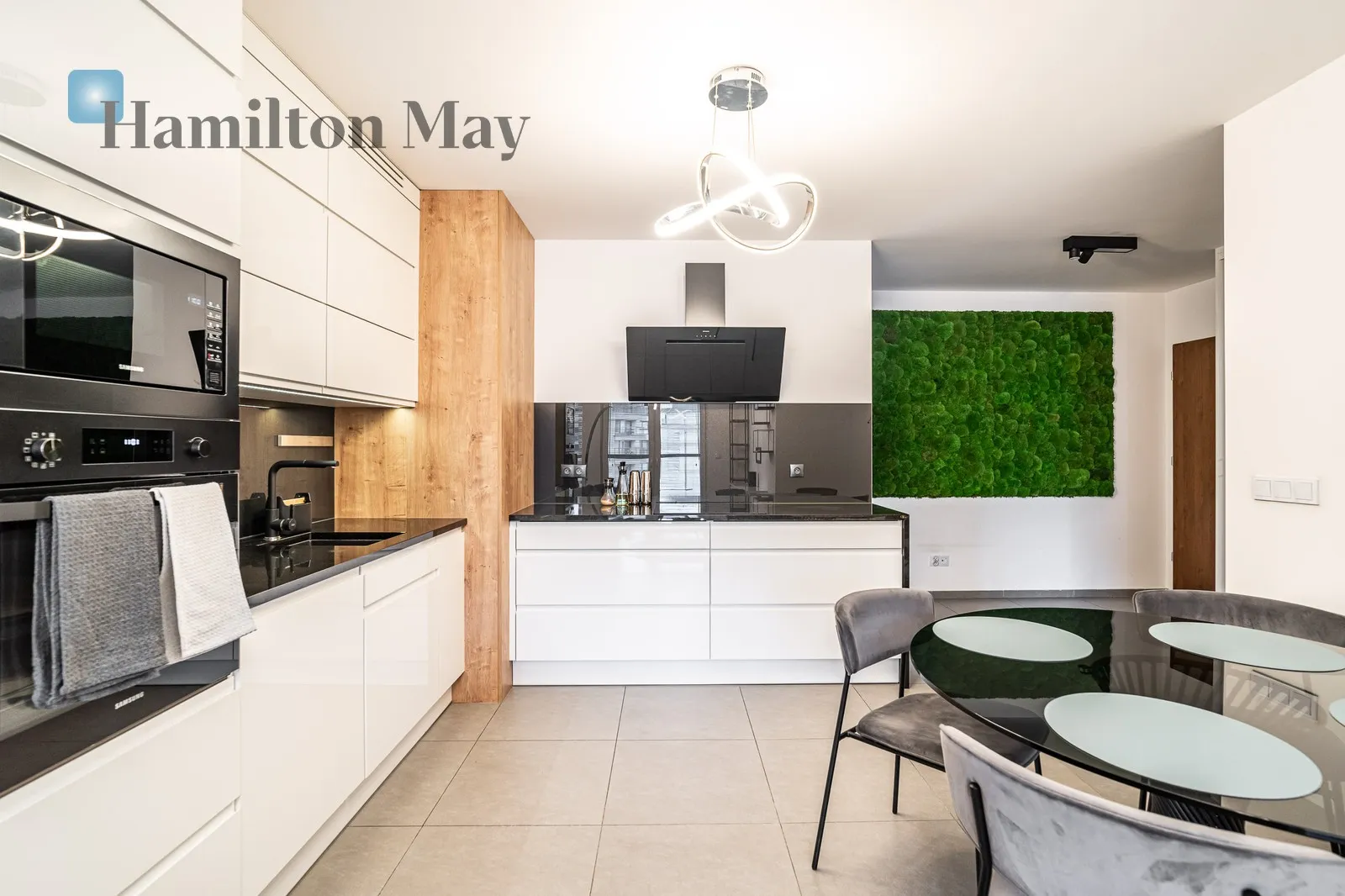 Елегантна квартира в Заблочі з лоджією, гаражем та коморою - slider