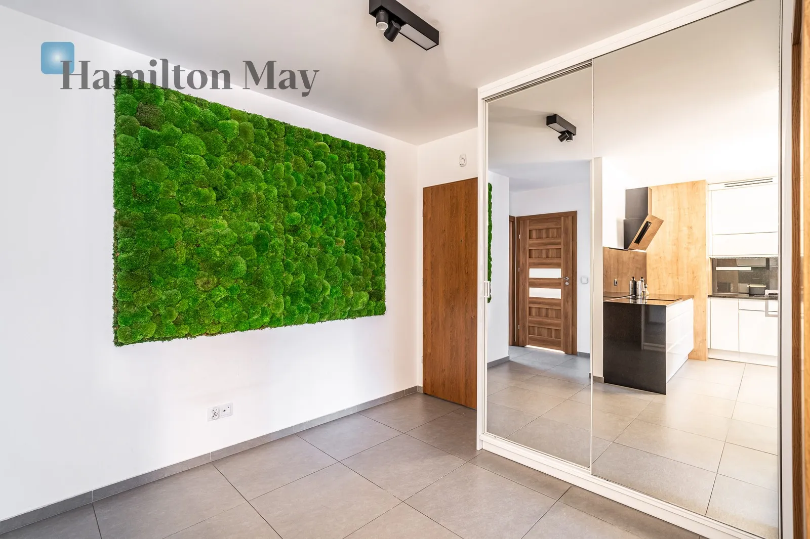 Елегантна квартира в Заблочі з лоджією, гаражем та коморою - slider