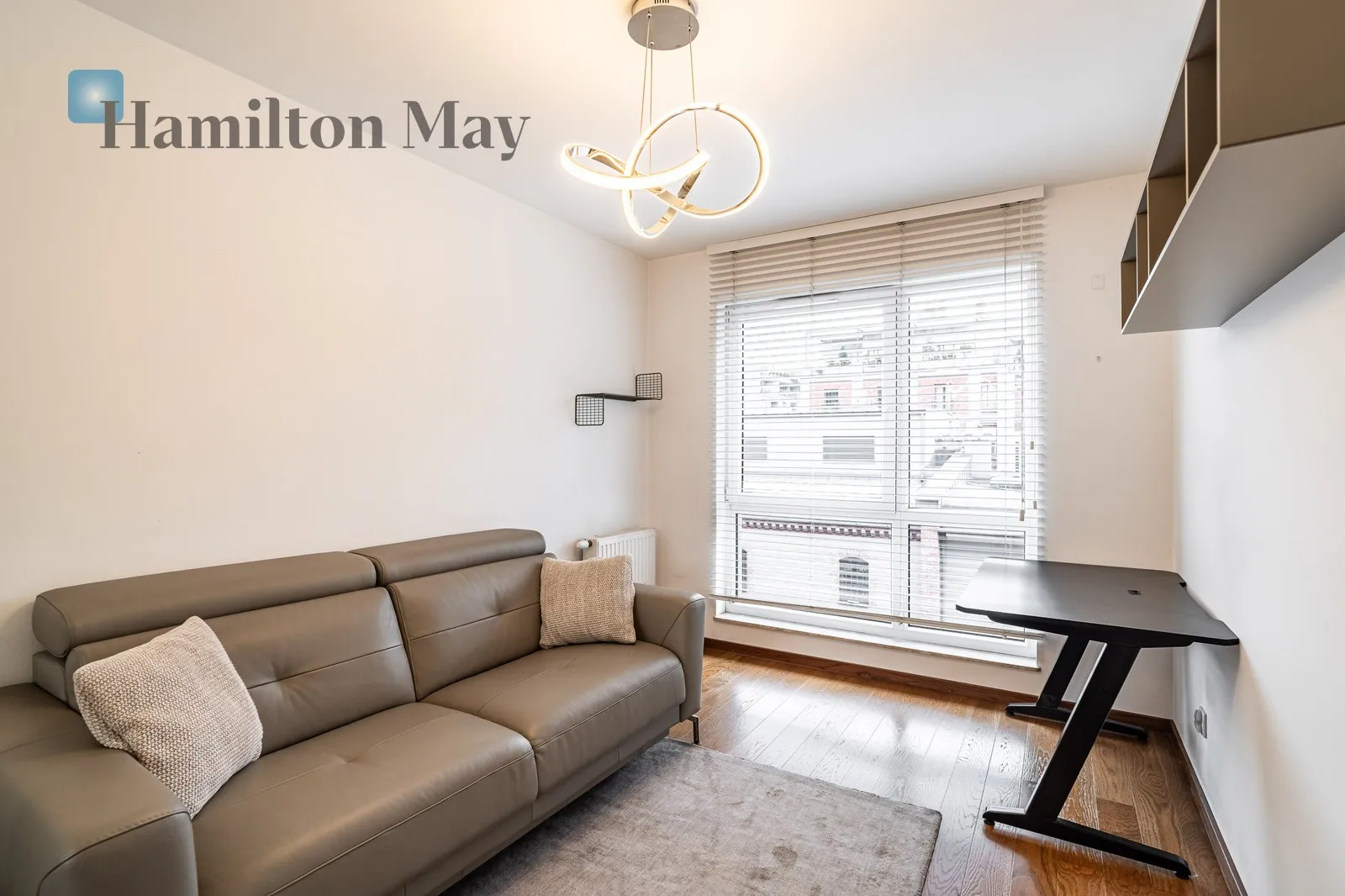 Елегантна квартира в Заблочі з лоджією, гаражем та коморою - slider