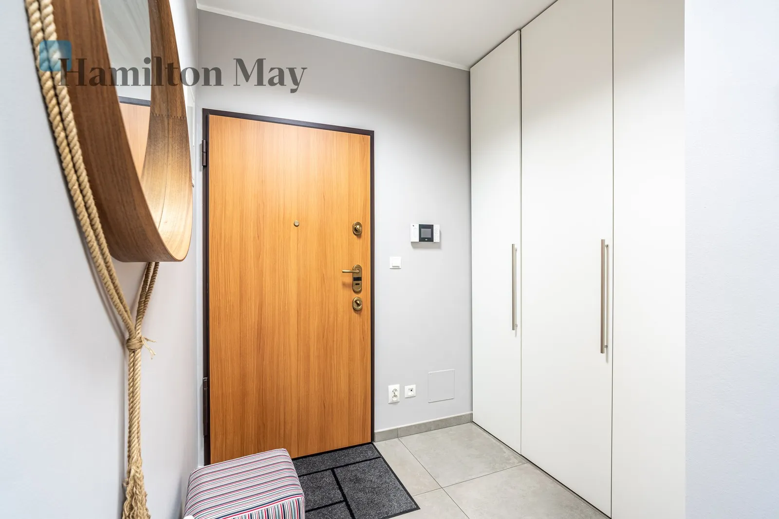 Trzypokojowe mieszkanie na wynajem z balkonem i garażem - slider