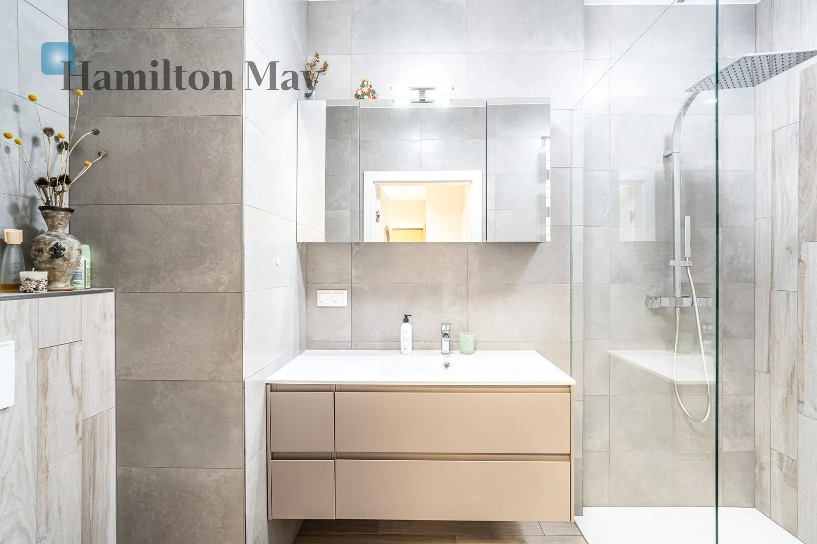 Trzypokojowe mieszkanie na wynajem z balkonem i garażem - slider