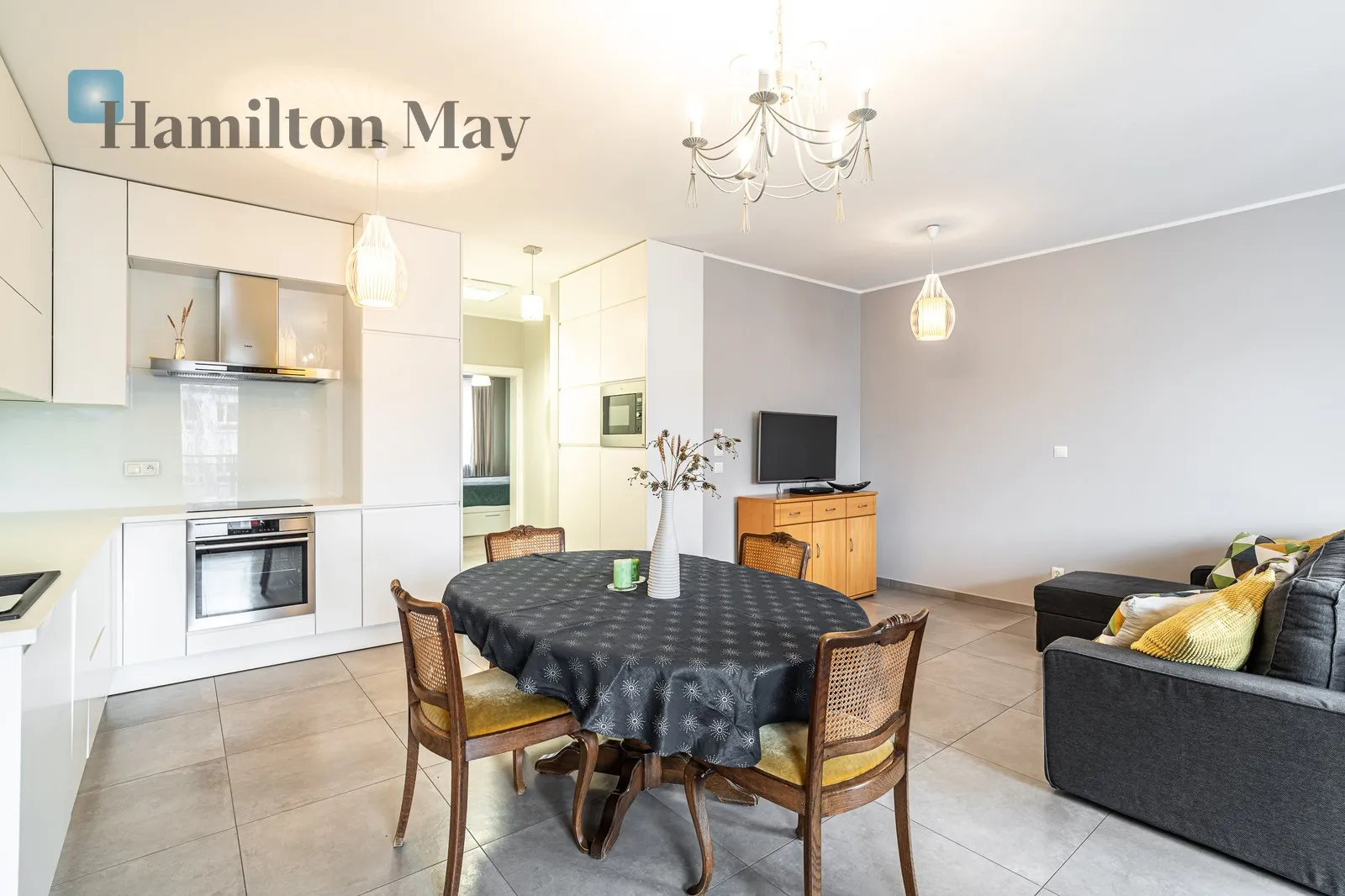 Trzypokojowe mieszkanie na wynajem z balkonem i garażem - slider