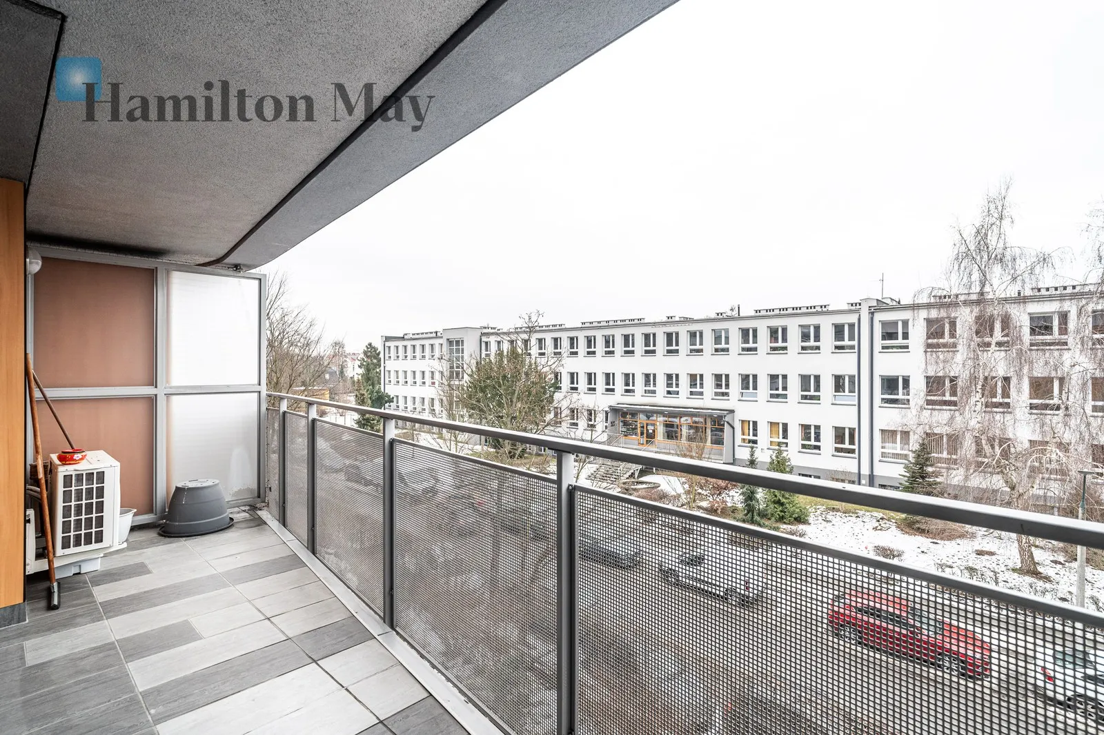 Trzypokojowe mieszkanie na wynajem z balkonem i garażem - slider