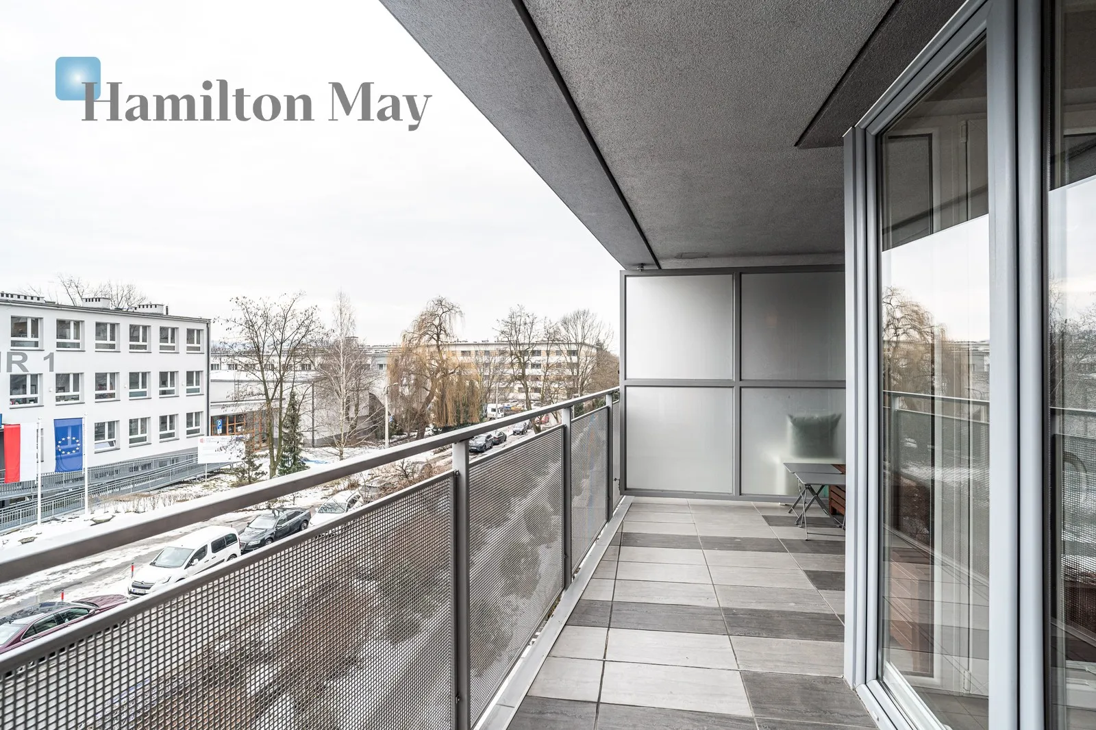 Trzypokojowe mieszkanie na wynajem z balkonem i garażem - slider